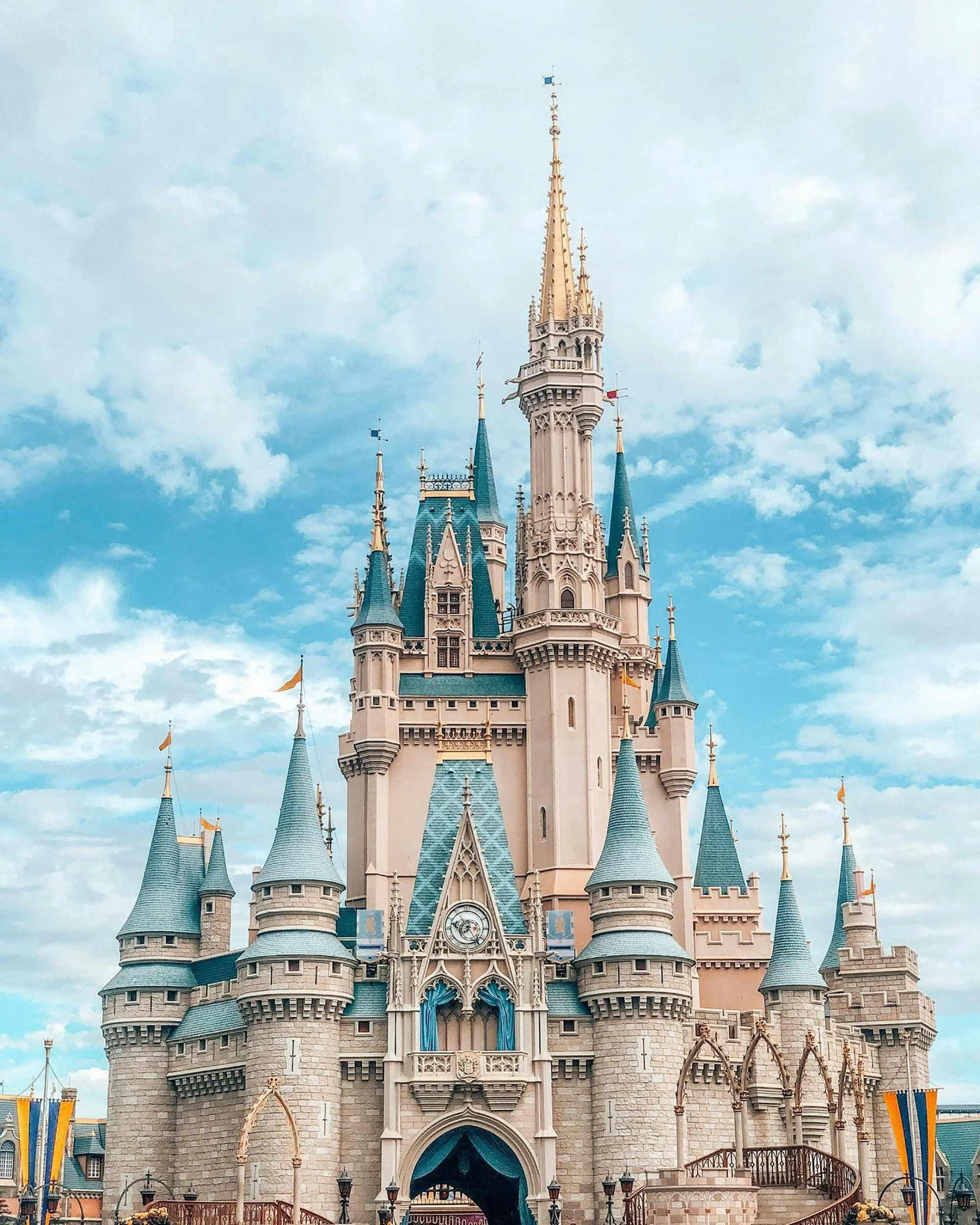 Hot Rich Summer: Welcome to the MAGIC - Florida 🏰 The Magic of Vision. CEO planning, long-term vision and finding and creating magic moments in our business ✨