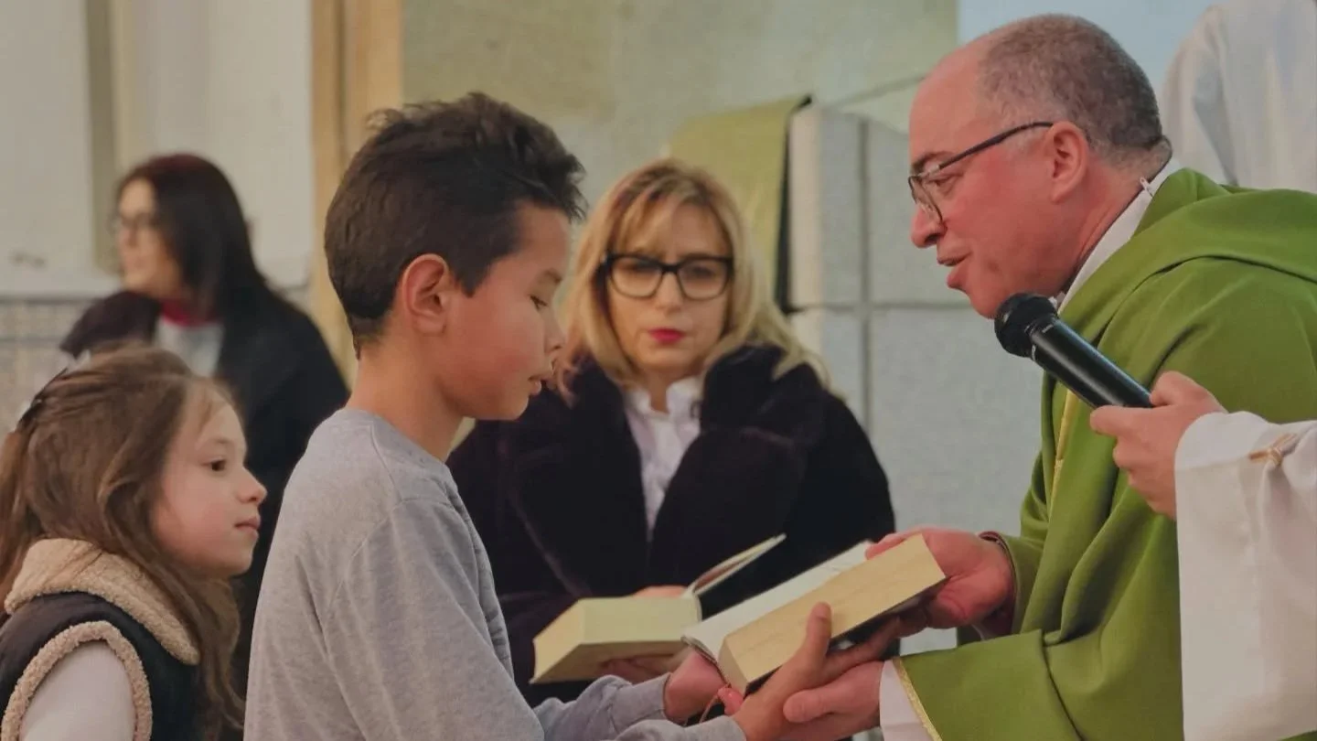 Entrega da Bíblia assinala o Domingo da Palavra de Deus