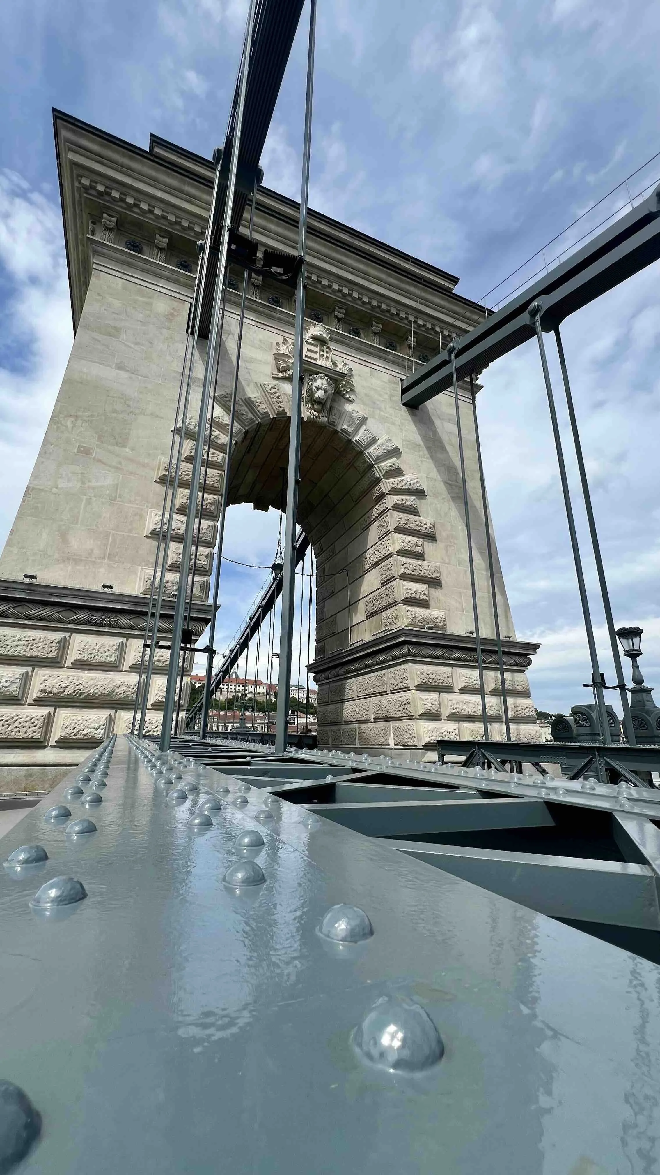 BUDAPEST - CHAIN BRIDGE 01.jpeg