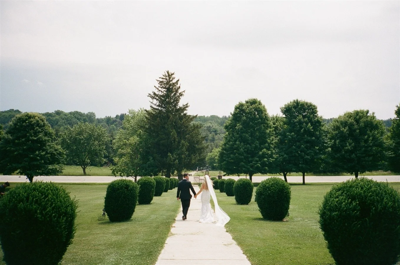 Logan + Clinton at Elora Mill on 35mm🤍

-

Planner: @theeventdesignco 
Floral: @wildvogel_floralworks 
Venue: @elora_mill @pearleweddings 
Bridal: @powder_bride @fancyfaceinc 
Decor: @simplybeautifuldecor 
Cake: @fancythatcake