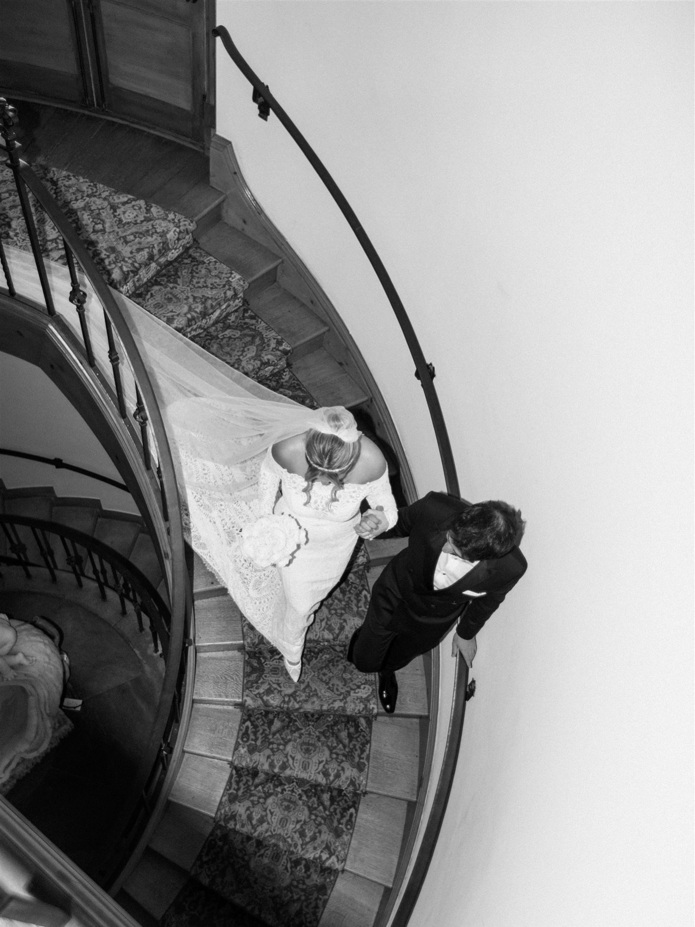 The most magical winter wedding during the holiday break❄️

A bright and sunny day filled with love, laughter and all the cozy feels was the perfect way to start off my 2026 season ✨

-

Planner: @riseventplanning
Venue: @chateau.le.parc 
Bridal: @gr