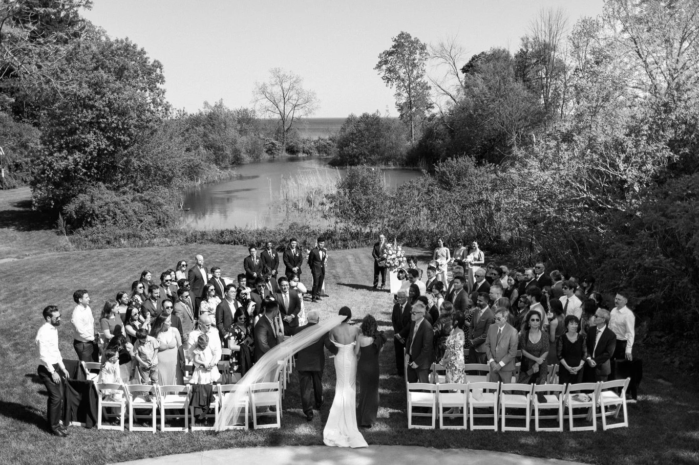 The most beautiful day last friday with the BEST weather. It could not have been more perfect for J+N ⛅️🌸

.

Planner: @hjs.events
Venue: @hardingwaterfrontestate 
Floral: @fablefloraldesign 
Bridal: @louminousmakeup @sindersbridal 
Cake: @cakecreat