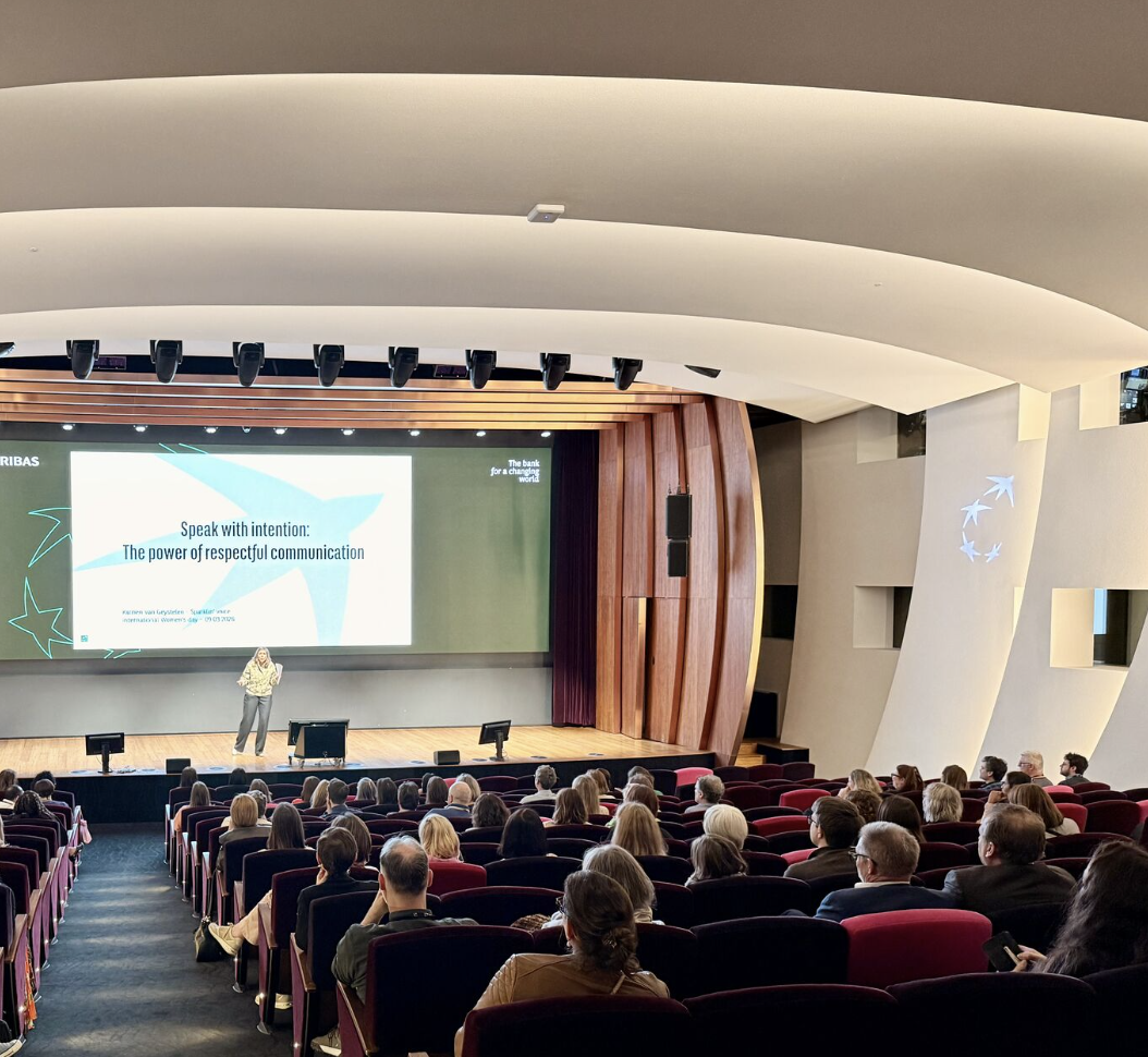 Waarom communicatietraining voor leidinggevenden meer oplevert dan een cursus presenteren