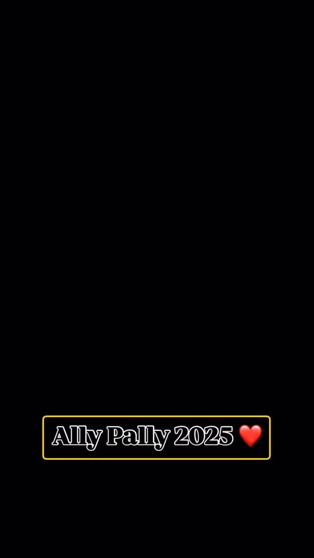 I was invited by @stash_hub to walk the #stashtostyle catwalk on Thursday at the Alexandra Palace Knitting and stitching show. What an opportunity! 
I loved walking the catwalk at this amazing venue… wearing a full @the_weekend_sewing_club @mh