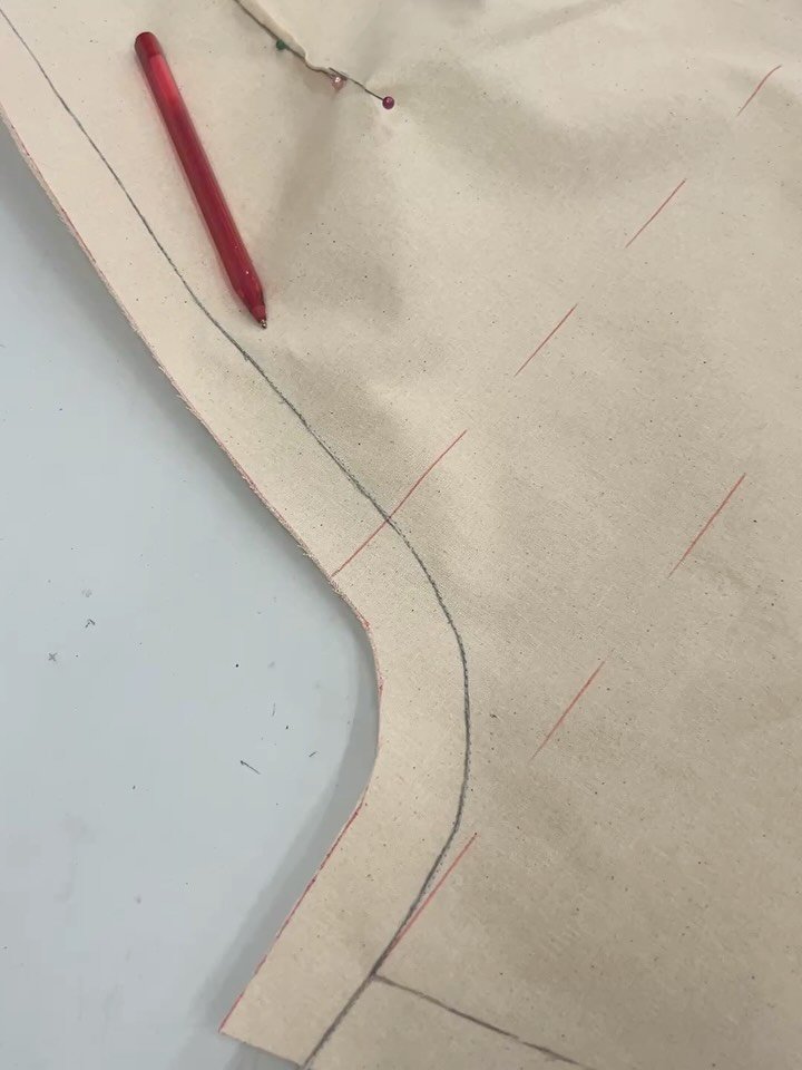 It&rsquo;s been a very trouser filled few months! It&rsquo;s so great when we can go from block to ok fit to fabulous fit! 

Denise said she never found trousers that fit in the shops so she came to me for a trouser block fitting in my studio. 
We wo