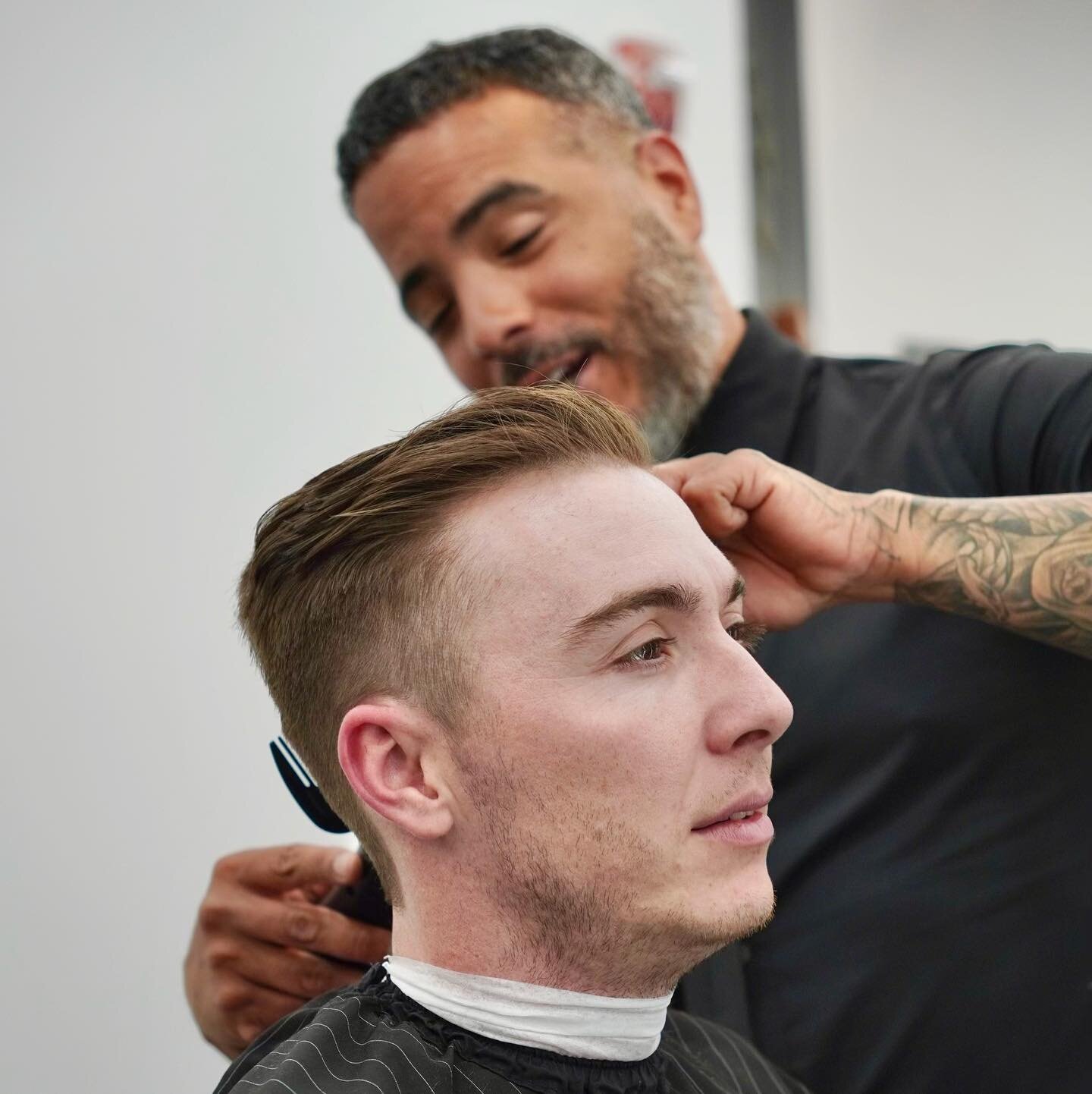 Being a barber isn&rsquo;t all about cutting ✂️ Read below ⬇️: 
.
🗣️Socializing with our clients is something we take pride in. We connect, laugh, learn something new and sometimes vent to one another about life. Do you talk to your barber ? Let us 