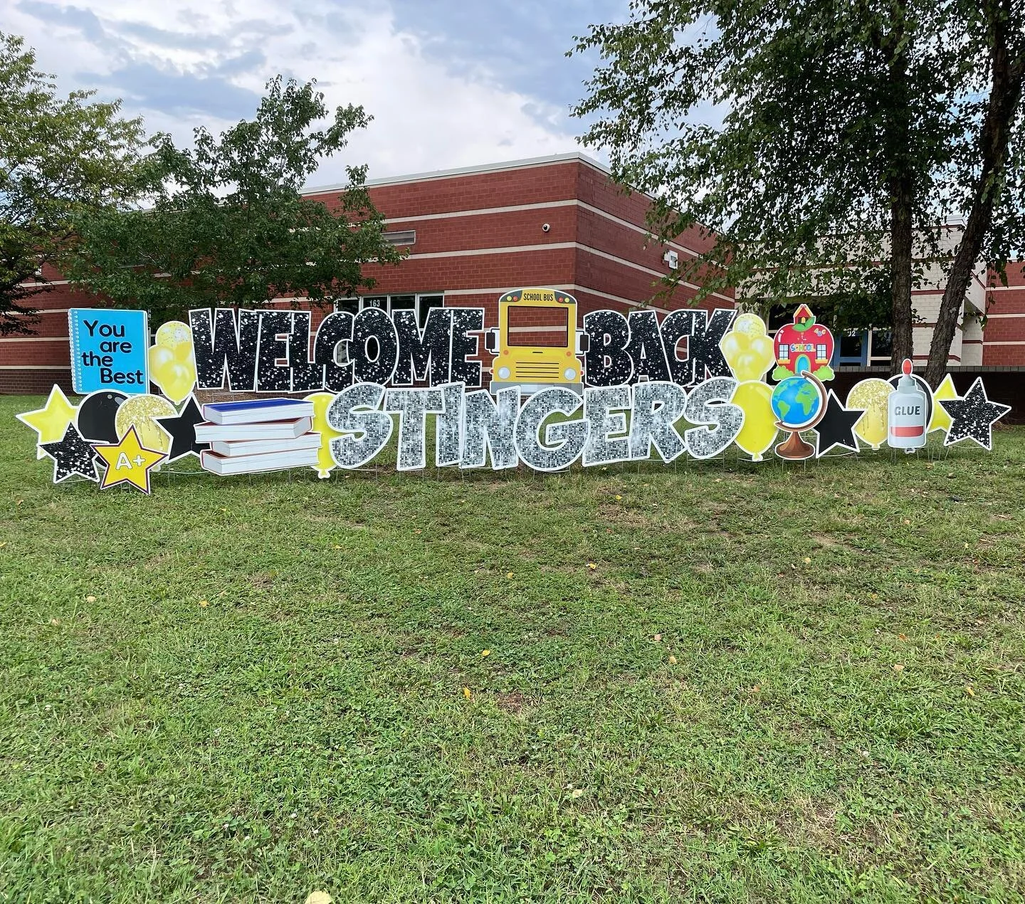 Happy first day of school! 🤩

#Harrisburgyardcard #harrisburgnc #concordnc #midlandnc #yardcard #yardsign #happybirthday #party #celebrate #sayitintheyard #supportlocal