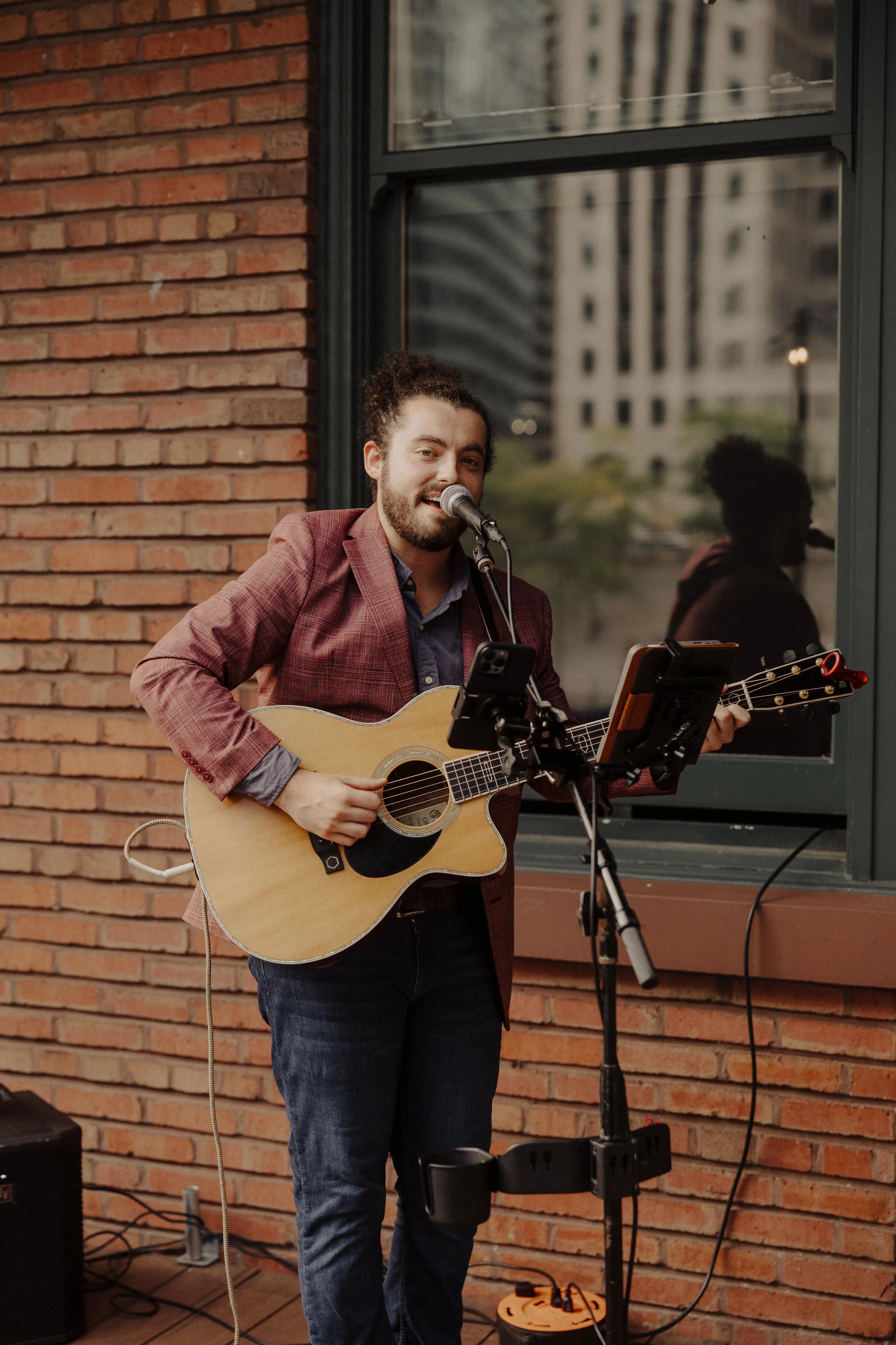 Live Acoustic Musician in Chicago