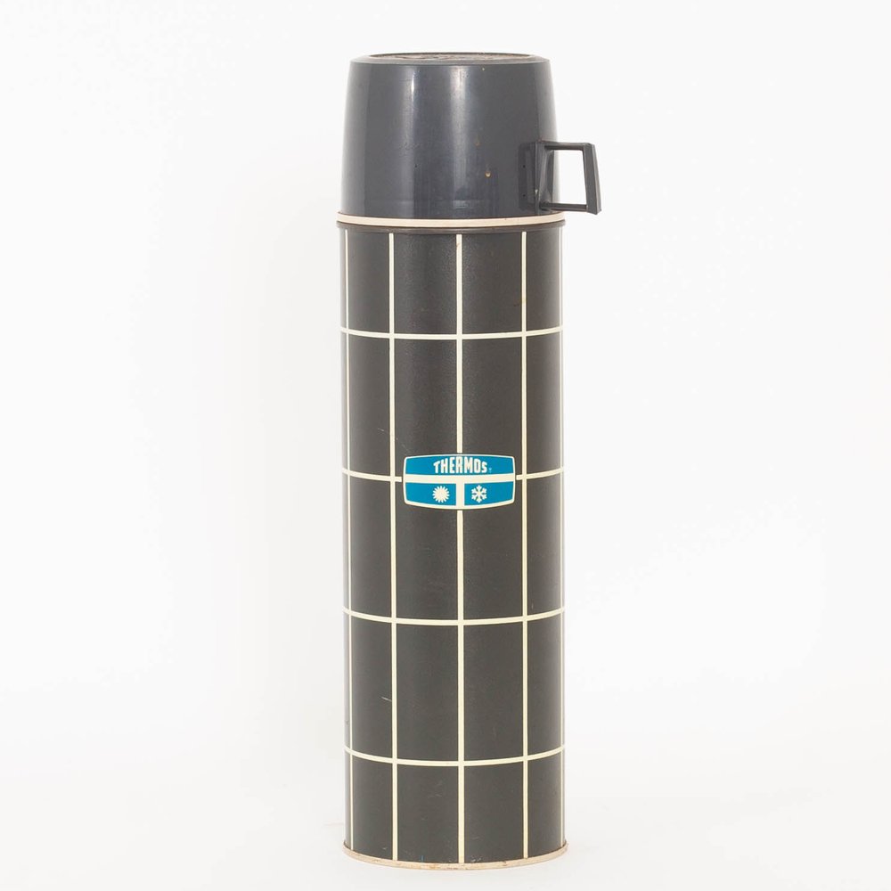 PLA0723 Vintage White and Grey Grid Thermos — HOT SET PROPS