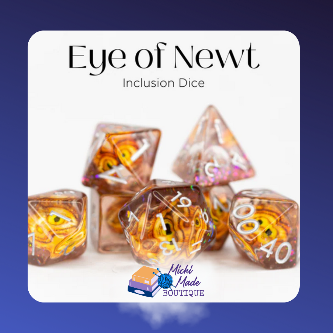 Amber dice with golden eye inclusions, white numbers – Eye of Newt set.