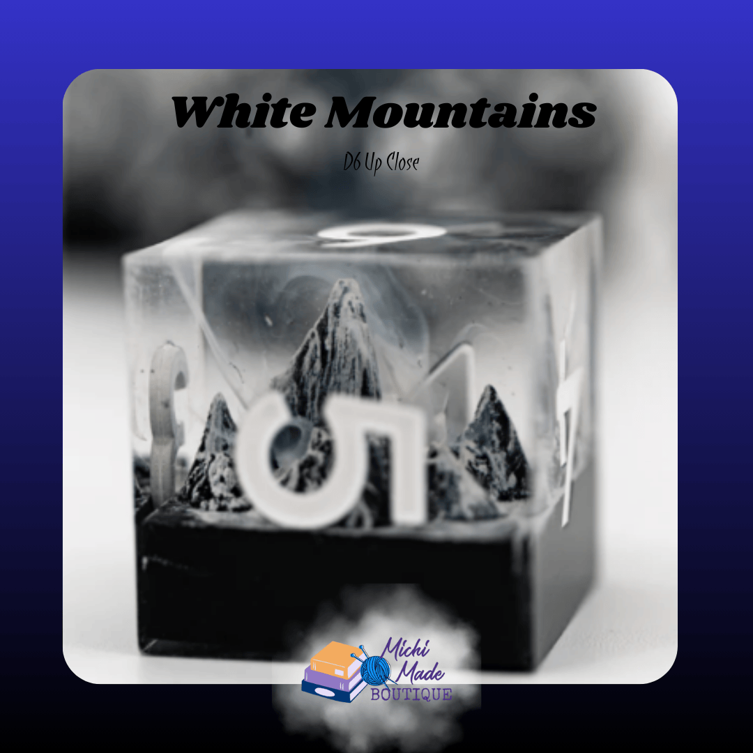 White Mountains – D6 Up Close — Cube d6 featuring miniature gray mountain range under clear top, white numerals.