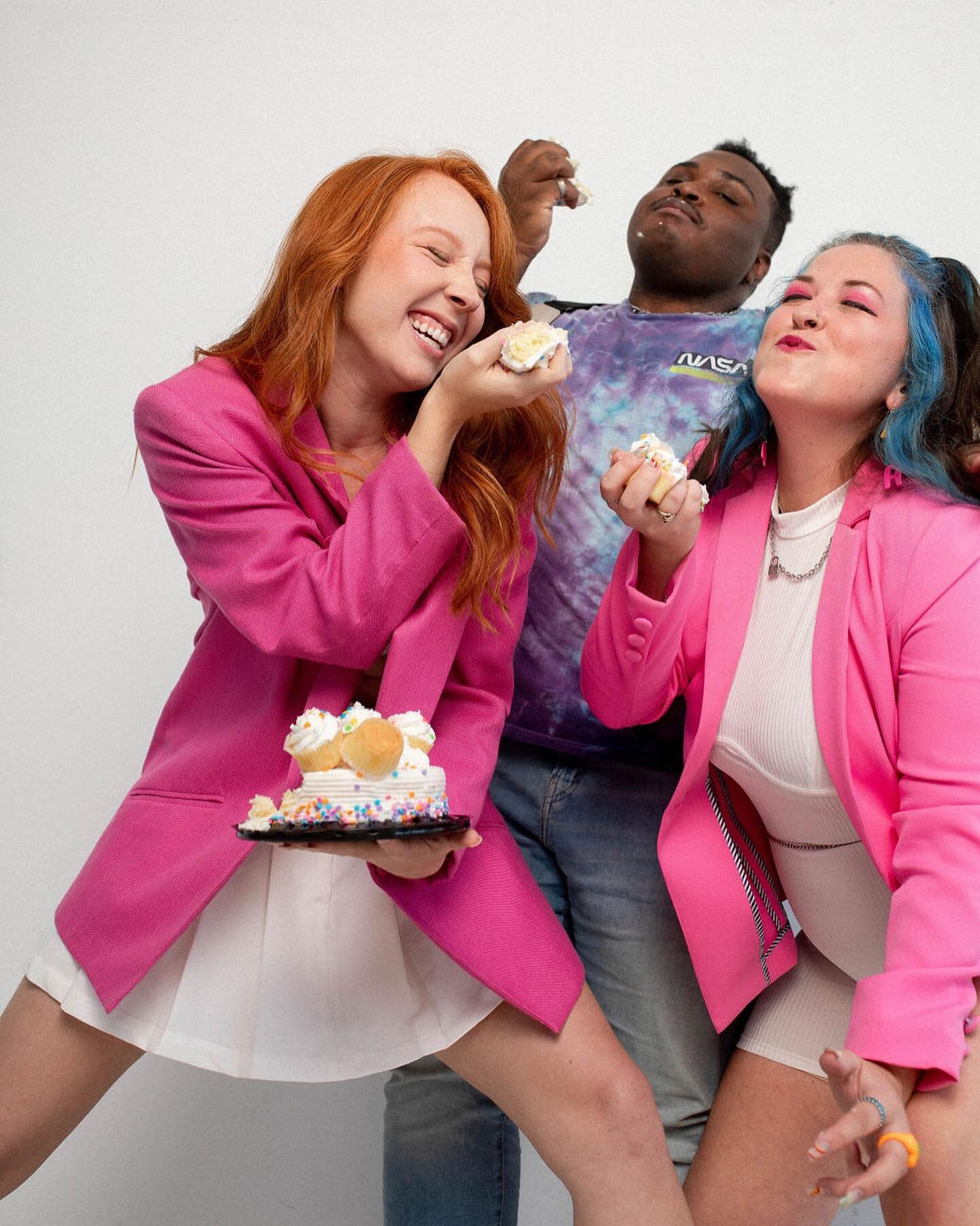 💘 swipe for bts. so much love for the team behind this promo shoot for #TheUnbirthdayTour kickoff show @thehotelcafe on 8/5

photographer @taylorkrausecreative 
mua @livlivlivmarie 
hair stylist @deanna.eve 
art director + stylist @taylornoellekraus