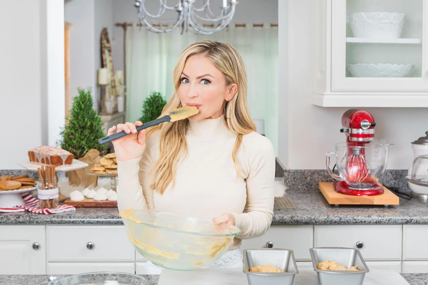 ❤️Get holiday ready with @fromscratchwithmaria on @amazonlive starting in just 2 minutes!