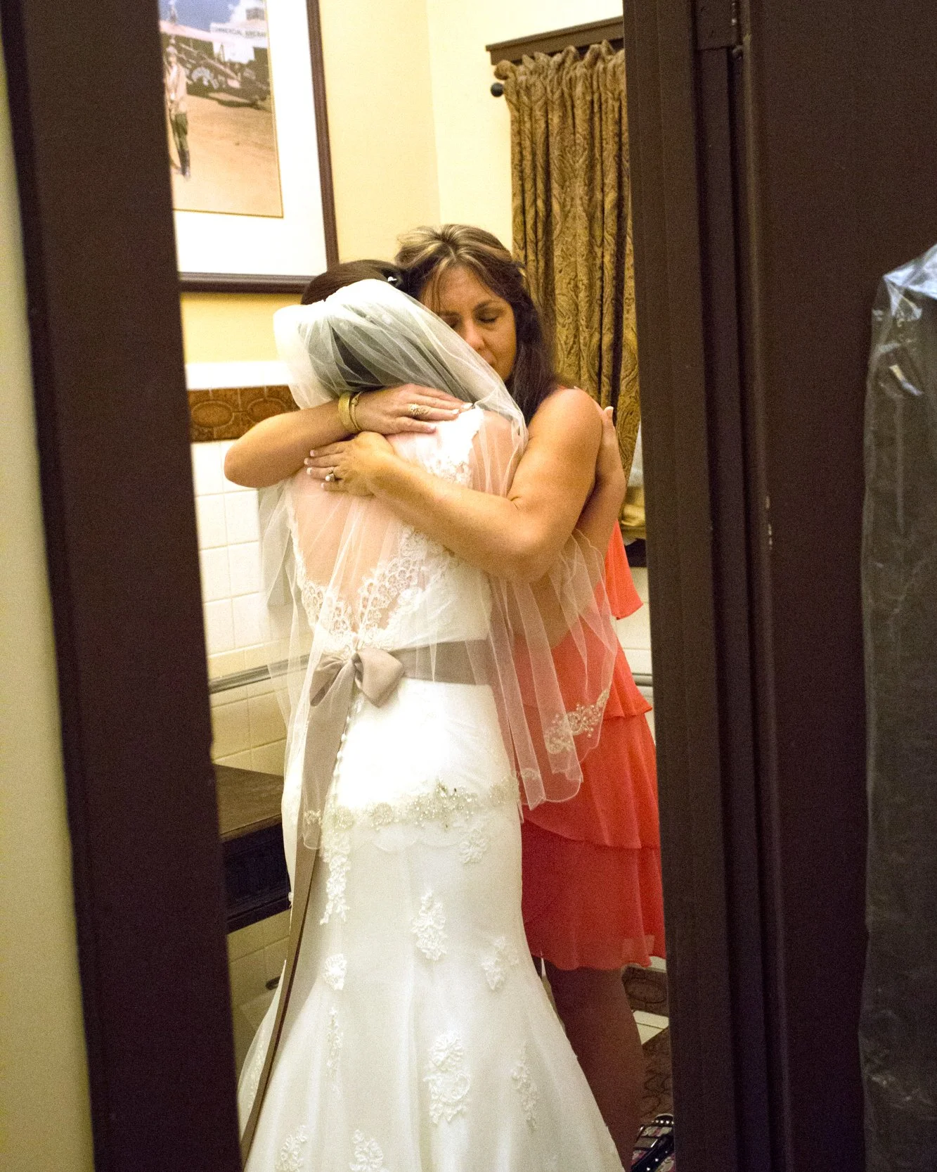 Buellton-intimate-bride-sister-moment-wedding.jpg