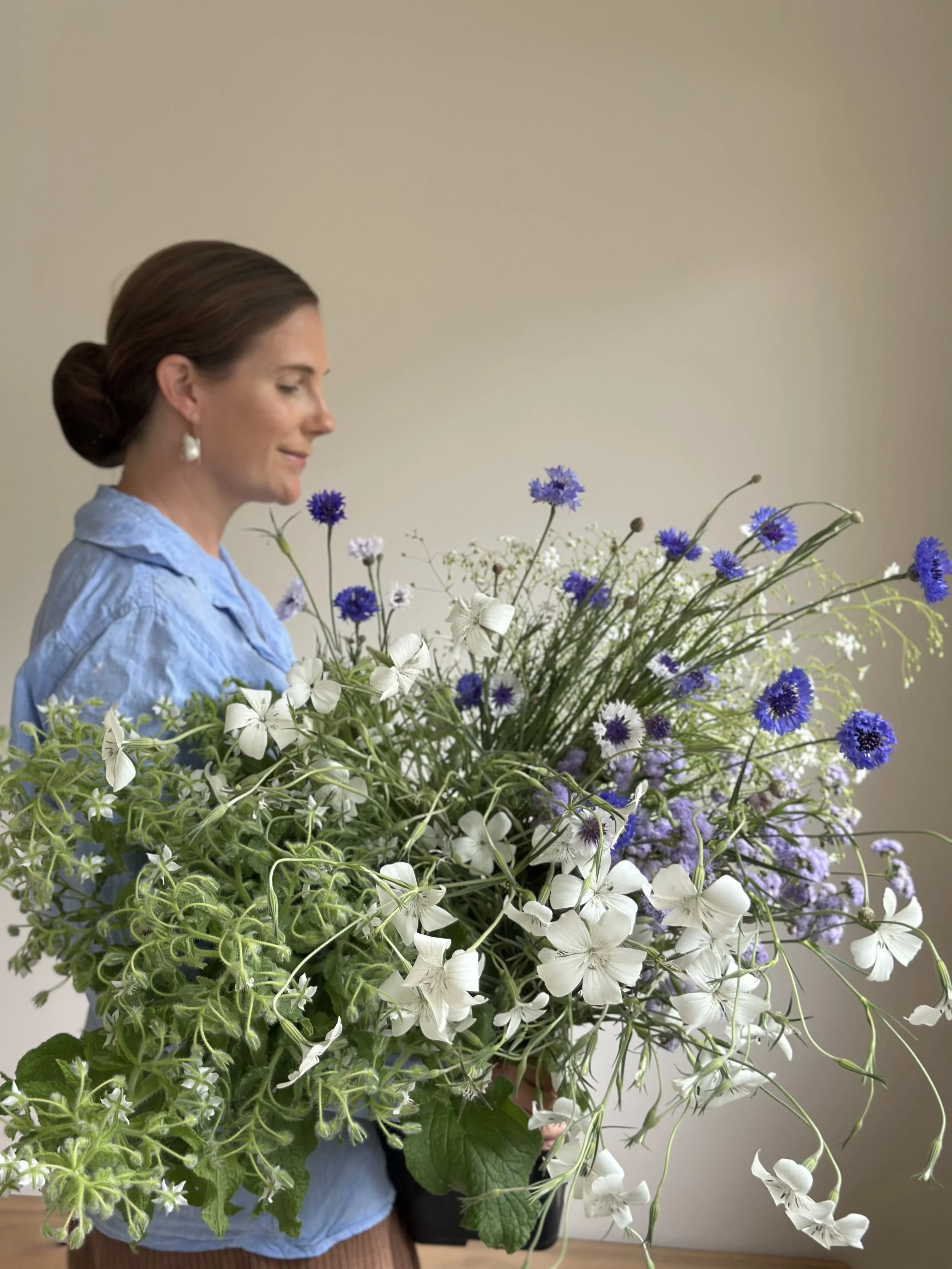 blue_white_curatedbucket-licencetobloom27.jpeg