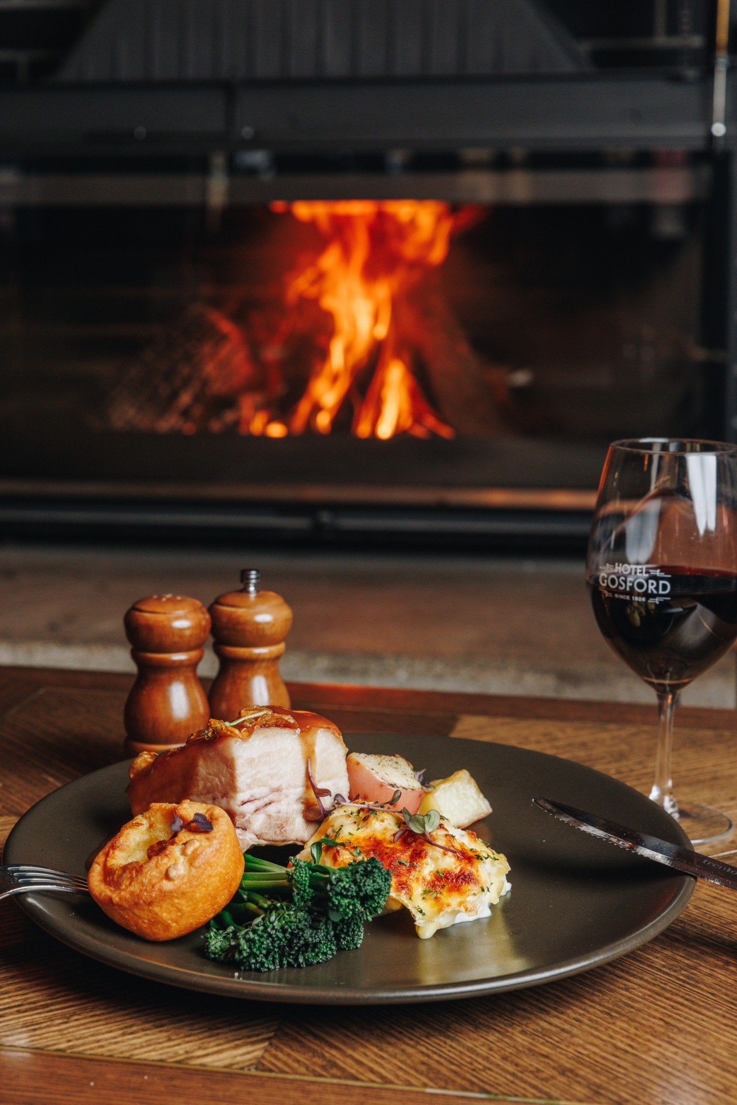 We're calling it - Roast SZN officially starts now!

Make the most of your day with our Classic Sunday Roast. It's juicy, and best enjoyed in front of the fire with the soothing sounds of Tom Hutchins.

#HotelGosford #NextLevelPubFood #SundaySession 