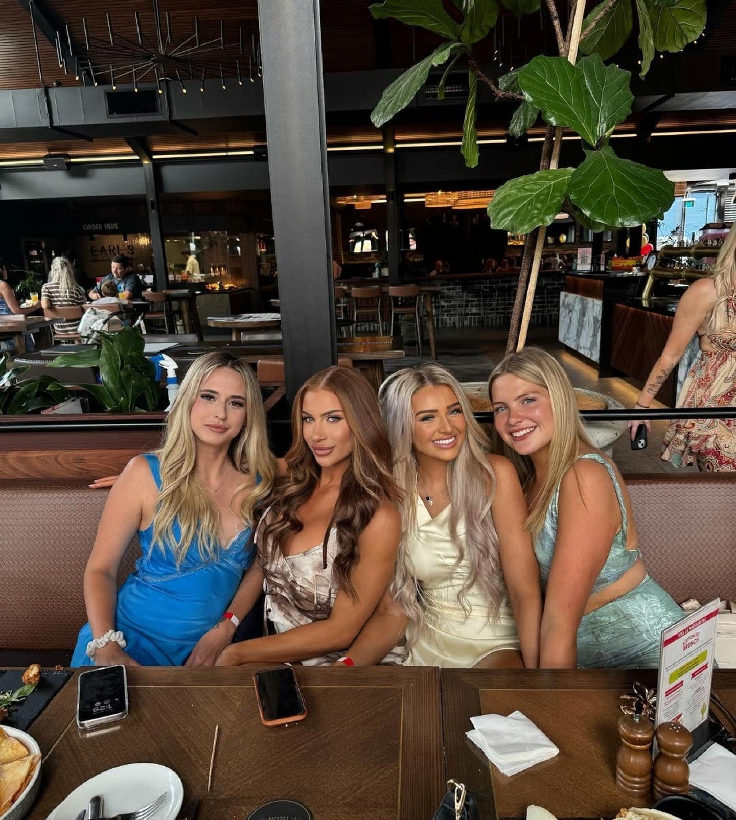 Gals who brunch!

Spend the first weekend of summer sippin' on bottomless margaritas with your crew.

Book our 'Viva La Margaritas' Bottomless Brunch for Saturday or Sunday on our website. Cheers to that!

#HotelGosford #BottomlessBrunch #VivaLaMarga