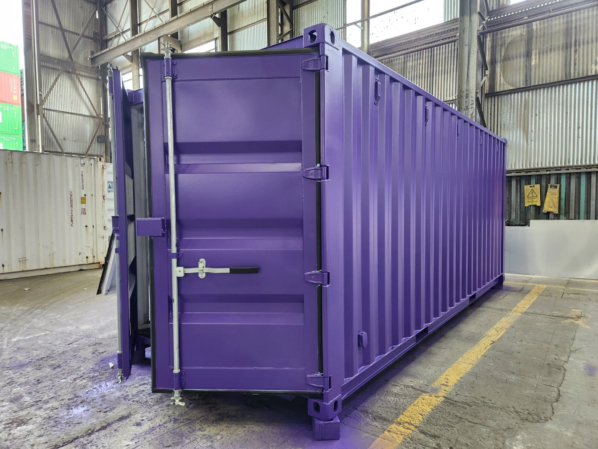 What a stunning colour choice 💜
#melbourneshippingcontainers #containerspace #shippingcontainer #exteriorpainting