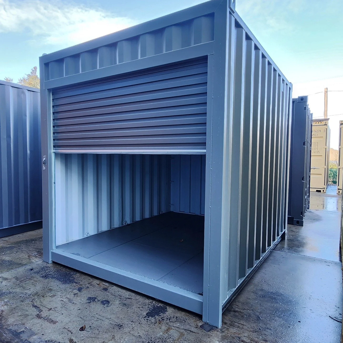 10 ft storage units with rollerdoor access. 
Cross-state transportation available 🚚
Find out more on our website 🌐
Or contact (03) 9646 2954 📞

#storage #storageunit
#shippingcontainer 
#commercial 
#logistics #transport 
#melbourne #victoria
#mel