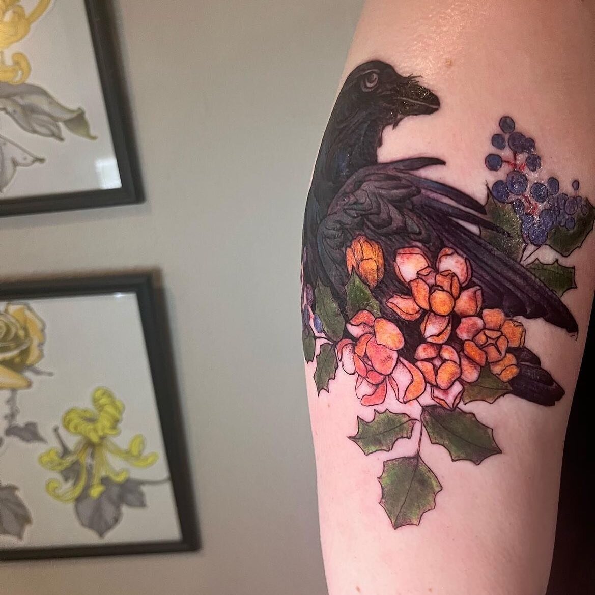 An Oregon tribute tattoo, a crow
and our State Flower. For Carly by Amelia @___grandmashands 

#oregontattoo #pdxtattoo #crowtattoo #stateflower #flowertattoo #bipoctattooartist #portlandoregon
