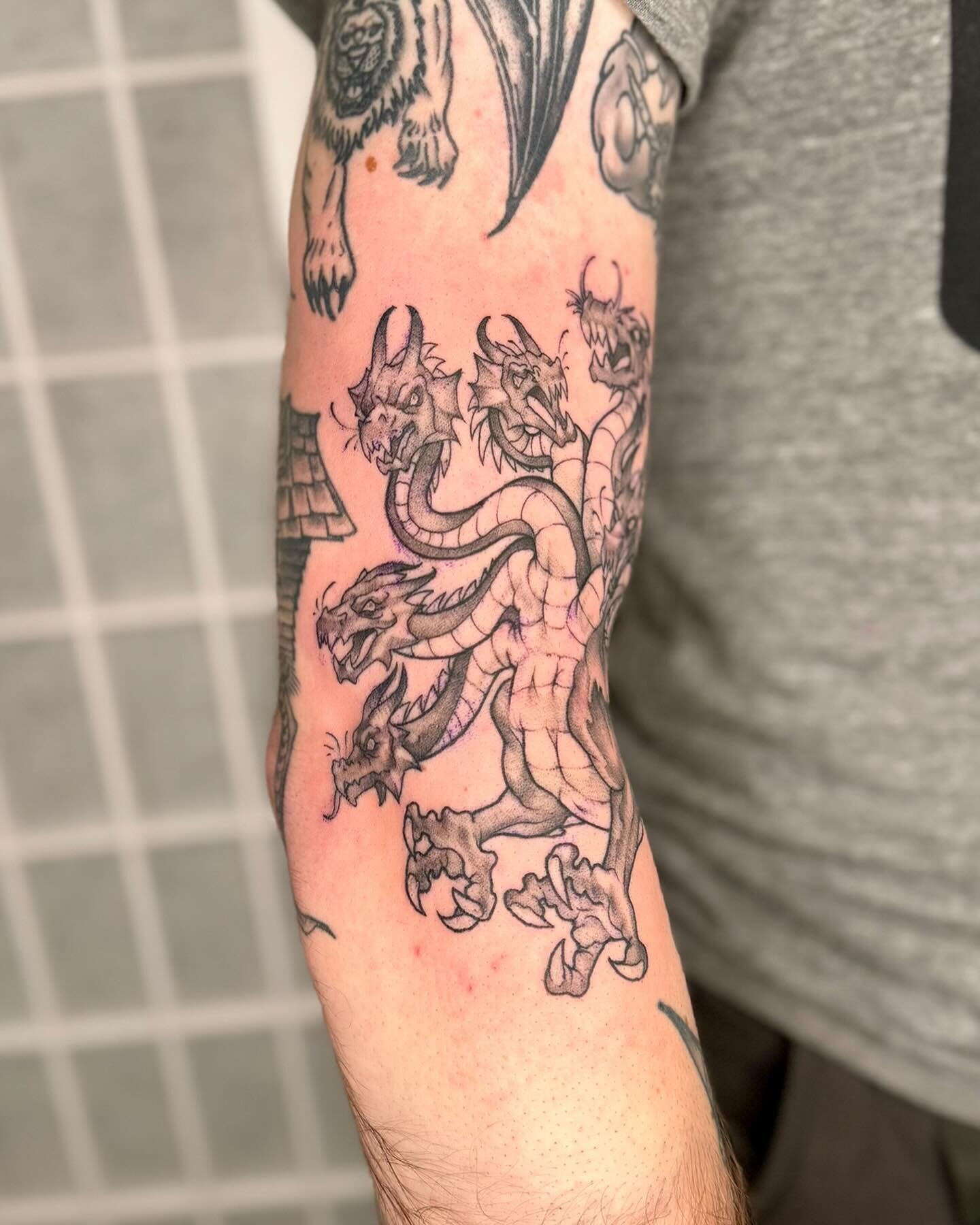 Hydra Filler for Monster Sleeve🐉🐉🐉
Can I just say what an absolute joy it was to make this super fun space filler! Thank you Landon for your trust during this process. Such a good sesh with great vibes, love my job! 

#pdxtattoo #portlandtattoo #f