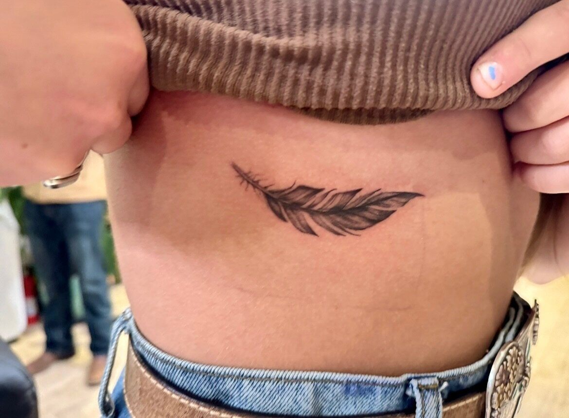 Feather by Ciel @soulpurpose Ciel specializes in walk in tattoos, same day appointments and making your ideas come to life :) 

#walkintattoo #samedayappointments #pdxtattoo #sehawthorne #portlandoregon #feathertattoo