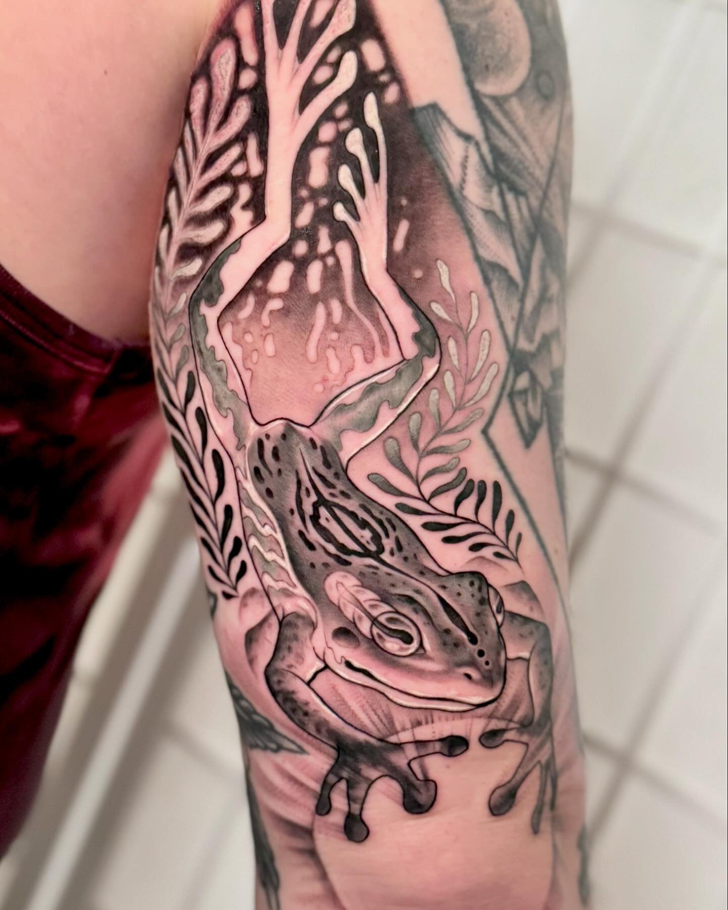 FROG FALL YALL 🐸🍂🍁🗣️

Trippy interdimensional frog for Dan 🙂&zwj;↕️💗

A very fun project for a return client. Always has the coolest ideas.  Definitely had a great time with this one! Forgive my photo/filming skills they don&rsquo;t do the frog
