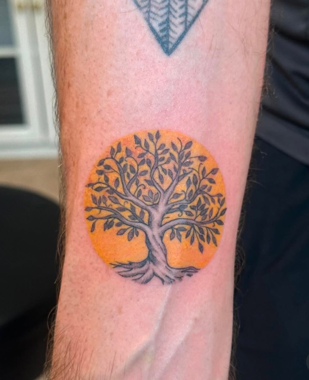 Sarah is in most Sunday&rsquo;s for the shop&rsquo;s walk in day! Check out her work @saraitattoo 💚

#walkin #walkintattoo #fineline #finelinetattoo #floraltattoo #color #illustrativetattoo #portland #pdxtattoo #tattooartist #seportland