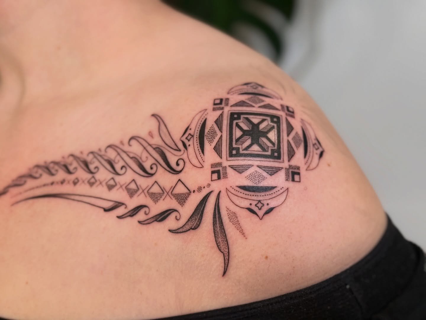 Ornaments inspired by Aztec and Celtic motifs made for Rose. Halfway there!

#linework #ornamentaltattoo #symmetry