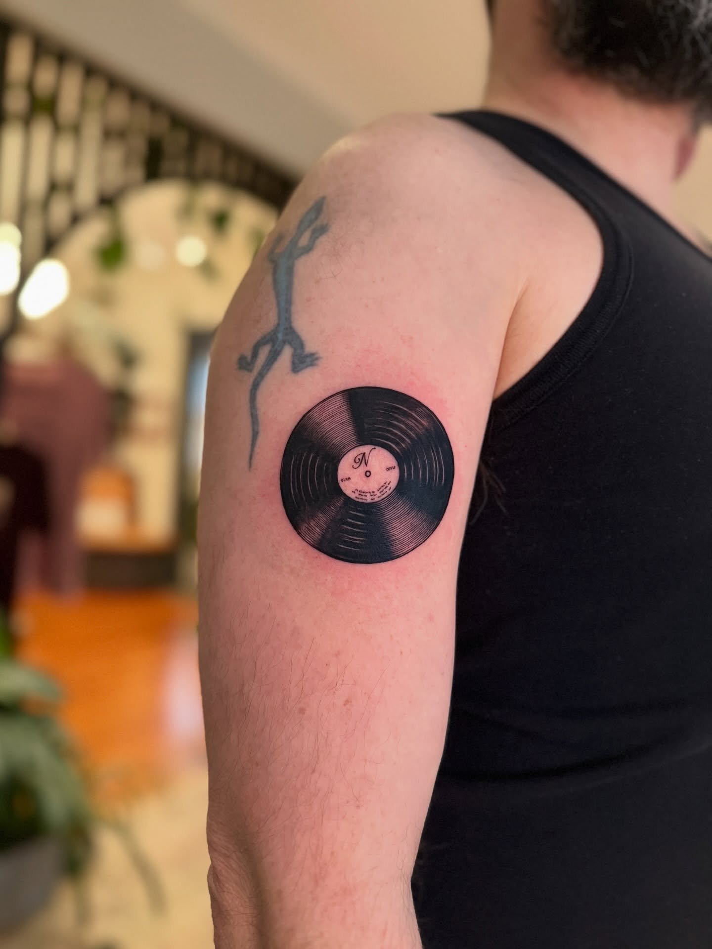 A vinyl record made for Chris

#vinyloftheday #blackandgreytattoos #finelinetattoos