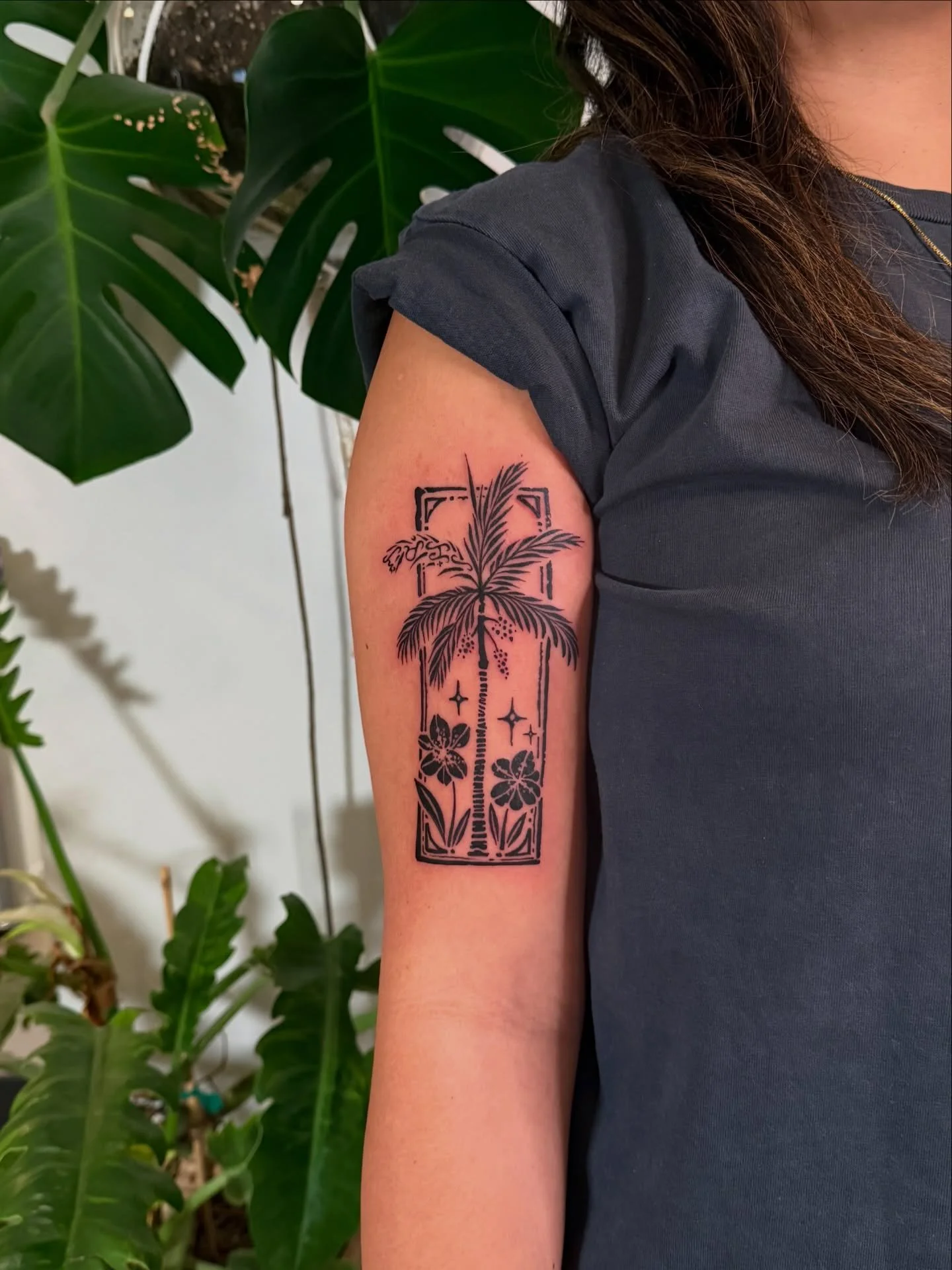 Palm, lilies, and Babayan script made for Michelle

#treetattoo #flowertattoo #filipinotattoo #portlandtattooartist