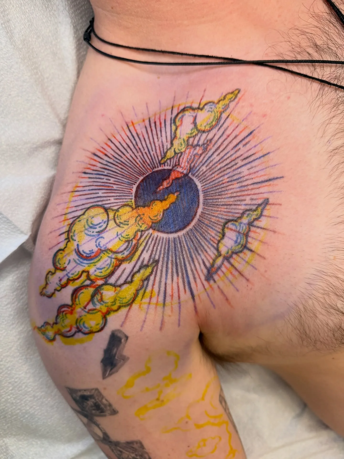 Freehand lunar eclipse and cloud extension for Ryan. Tower tarot healed about a year. 

#lineworktattoos #etchingtattoo #freehandtattoo #portlandtattooartist