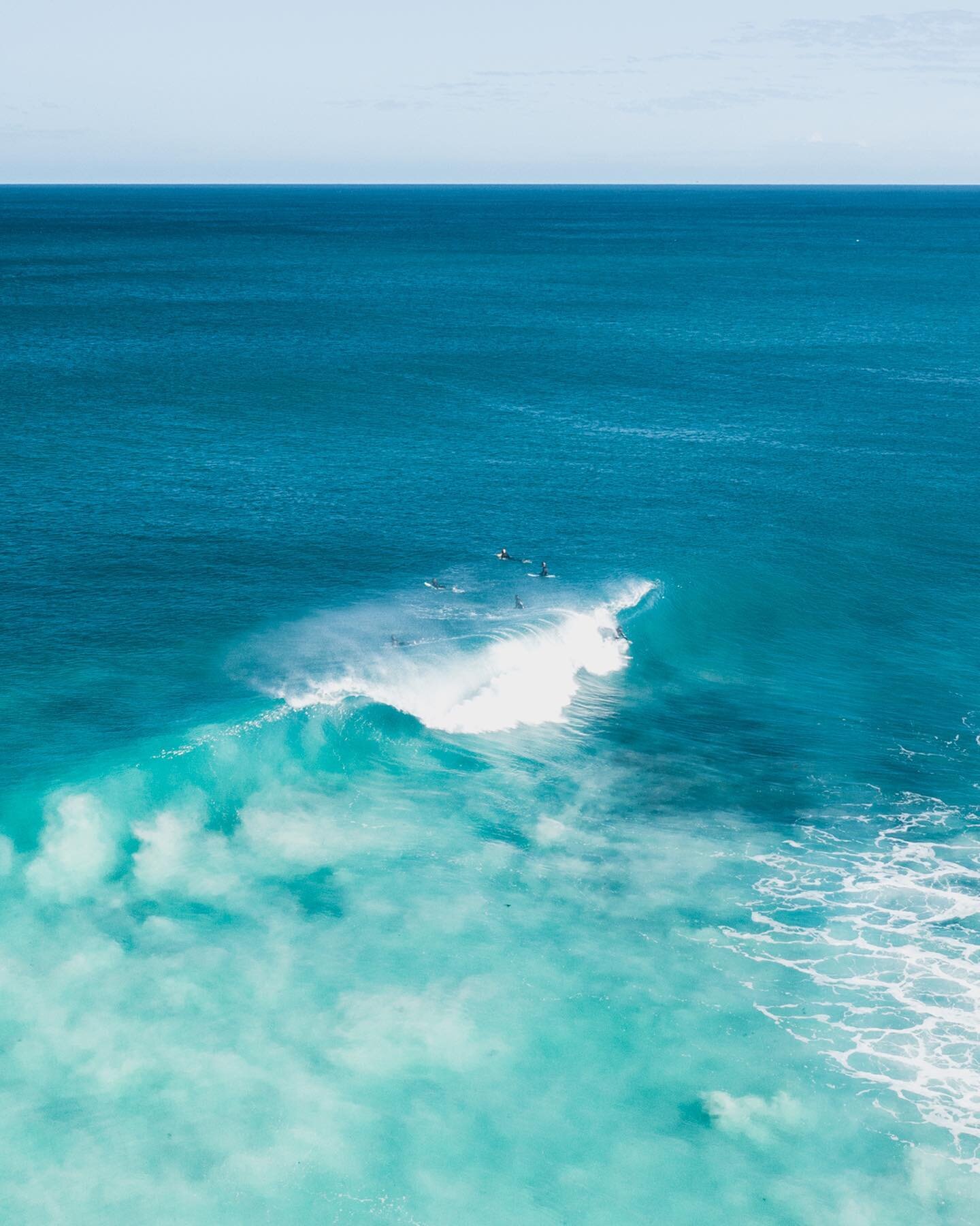 Flying over some perfect peaks of Margs 🙌🏼 

#margaretriver #surfing #westisbest #justanotherdayinwa #westcoast #westernaustralia