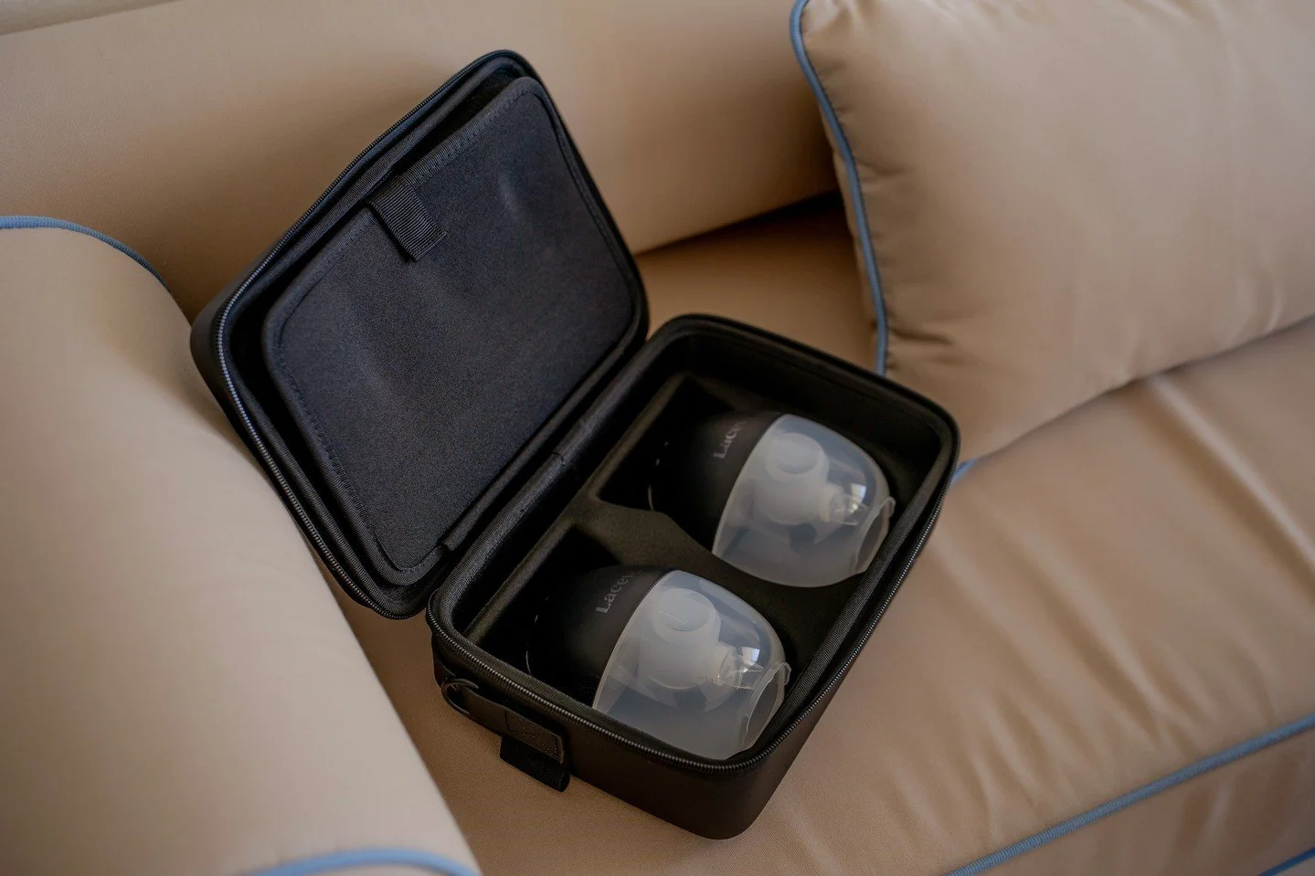 Clean product imagery doesn&rsquo;t mean boring.. it means intentional.⁠
⁠
Strong product photography focuses on:⁠
✔ Clear details⁠
✔ Premium lighting⁠
✔ Thoughtful composition⁠
⁠
If your visuals aren&rsquo;t clearly showing what you sell, you&rsquo;