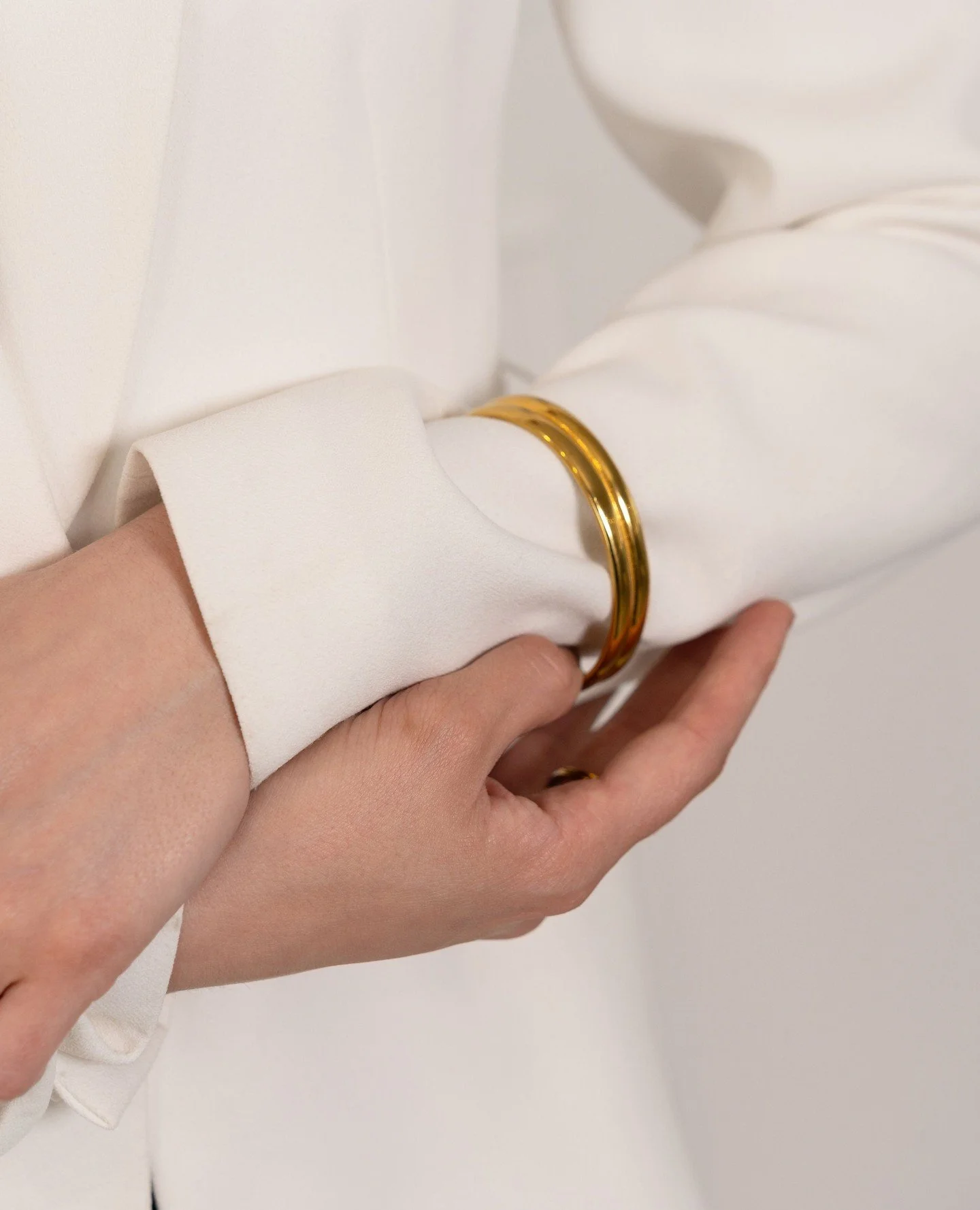 Detail shots are essential in product photography - especially for accessories and jewellery.⁠
⁠
Close ups help customers understand:⁠
&bull; Finish and quality⁠
&bull; How the product sits when worn⁠
&bull; Colour accuracy⁠
&bull; Design details tha