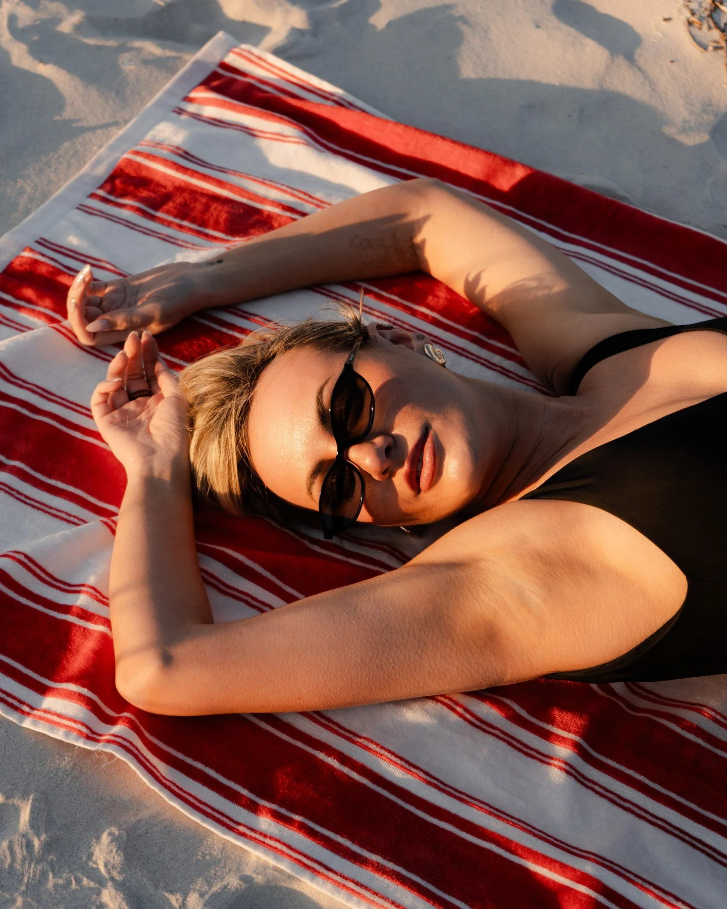 @Saintshade__ sunglasses photographed in golden hour light to create elevated, lifestyle driven brand content.⁠
⁠
#SunglassesPhotography #LifestyleProductPhotography #AustralianBrand