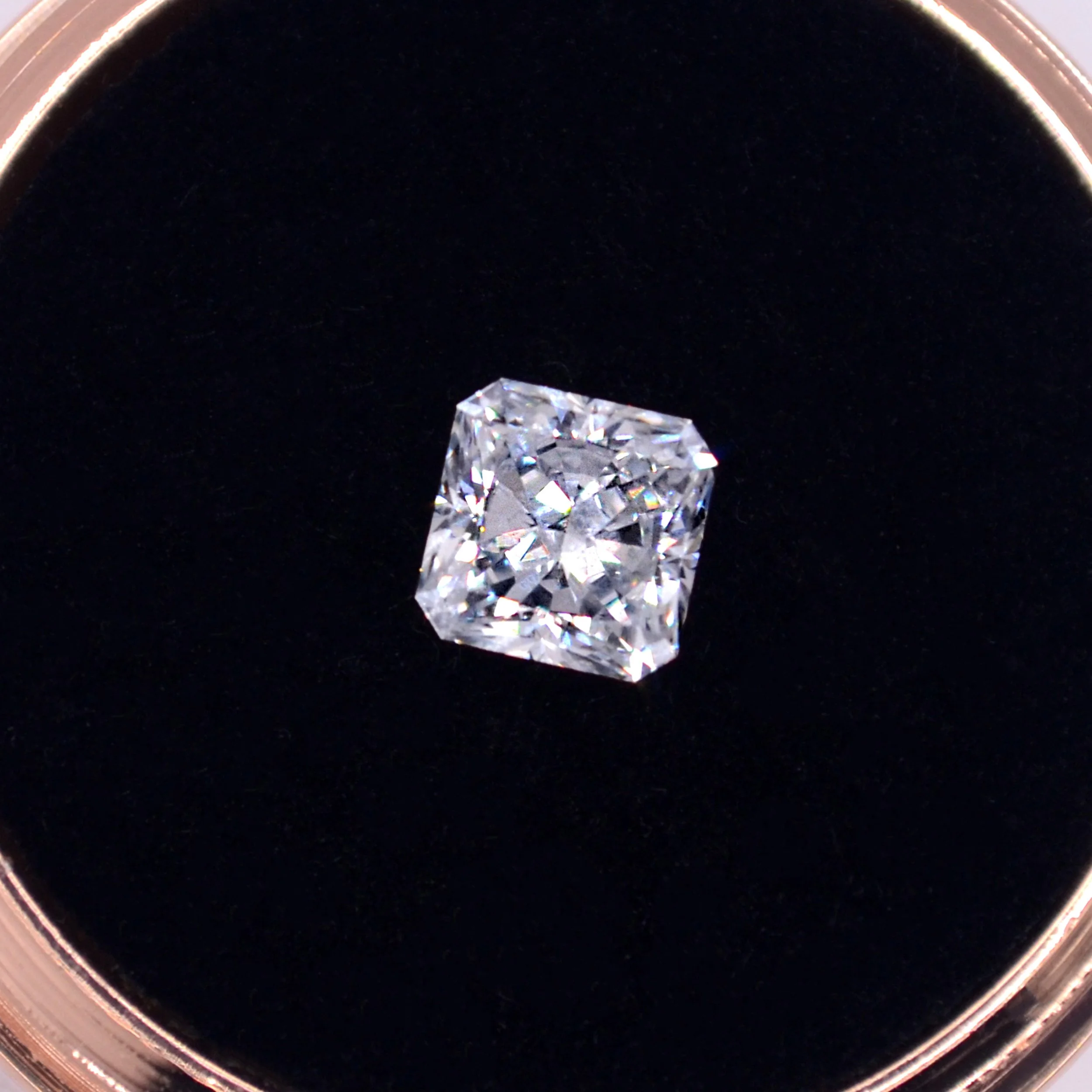 0.80-0.89_ct_Colorless_Radiant_CUT.JPG