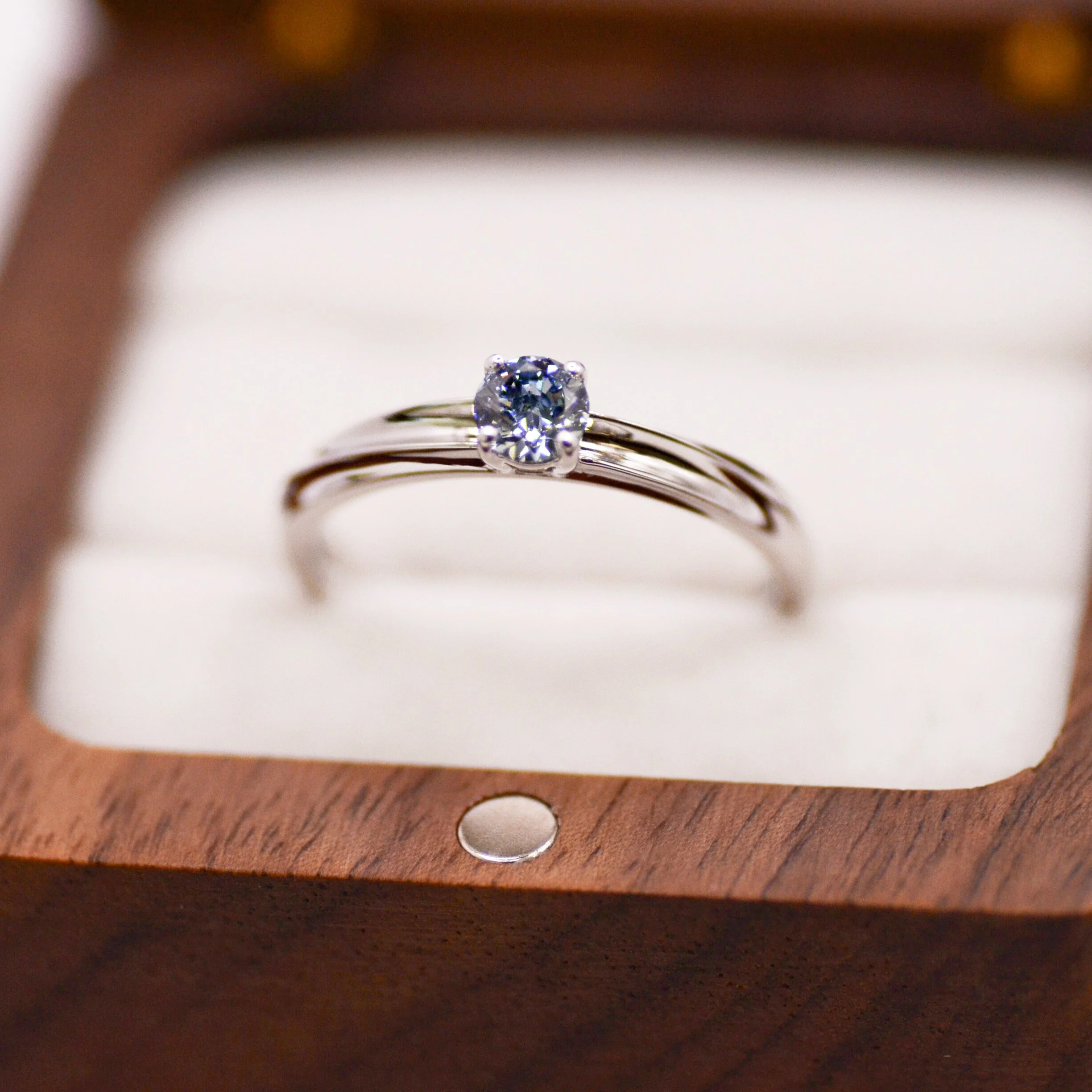 R1680_0.40_ct_(0.35-0.49_ct)_Blue_Brilliant_Platinum__2038621013_(2).jpg