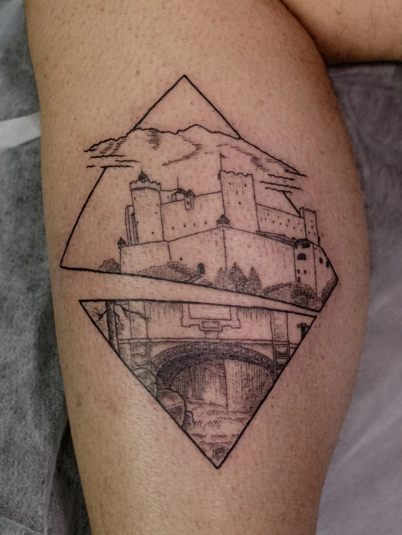 Eine Kombination aus Untersberg, Festung Hohensalzburg und Wasserschloss/Quelle F&uuml;rstenbrunn f&uuml;r Christopher! 

#salzburgtattoo