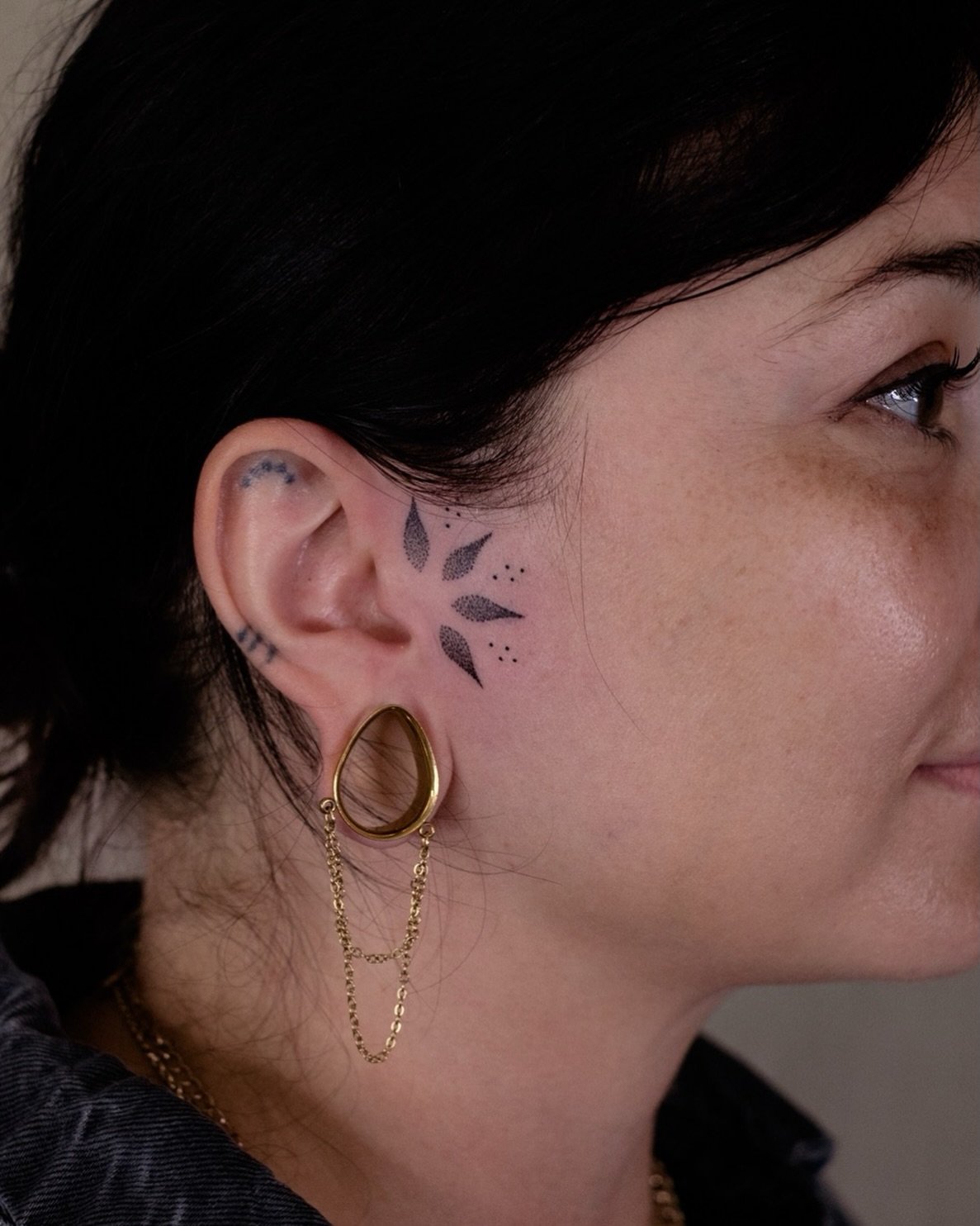 Ein feines O(h)rnament f&uuml;r Maritta (aus dem Archiv)!
👉 Du m&ouml;chtest auch so ein neues Tattoo? Schreib mir eine E-Mail an bob@mintclubtattoo.com und wir starten ein tolles Projekt! Deine eigenen Ideen oder auch meine Flash-Designs!

Ich freu