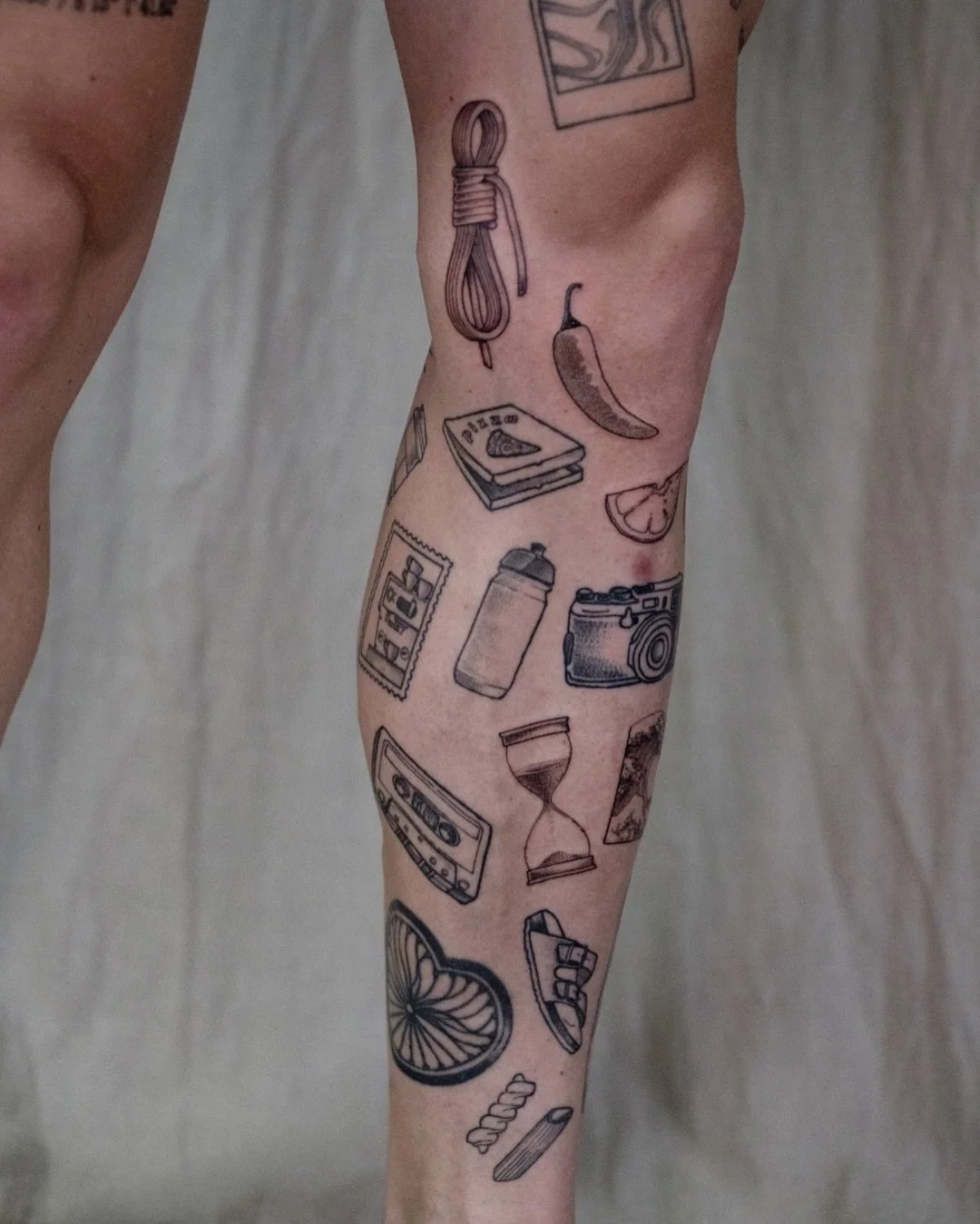 Eine Patchwork-Tattoo Sammlung aus den letzten Jahren auf Paul, der auch die Liebe zum Fahrradfahren teilt✌️

Ich vergeb grad alle Termine f&uuml;r Juni &amp; Juli - schreib mir einfach eine Mail (Button in meinem Profil) und wir machen dein Wunschta