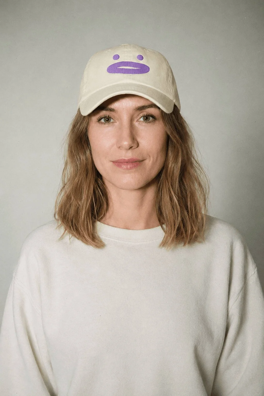 Quak-Quak-Kapperl-Studio-Beige-Lila-Front-klein.jpg