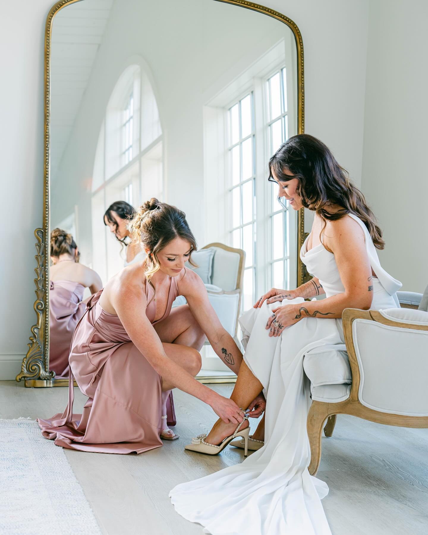 The Bridal Suite&mdash;crafted for those intimate moments shared between a bride and her maid of honor. ✨

Venue: @westwind_hills 
Photographer: @mitchellbennettphotography 

#stlouiswedding #missouriweddings #missouribrides #stlouisweddingvenues #mi