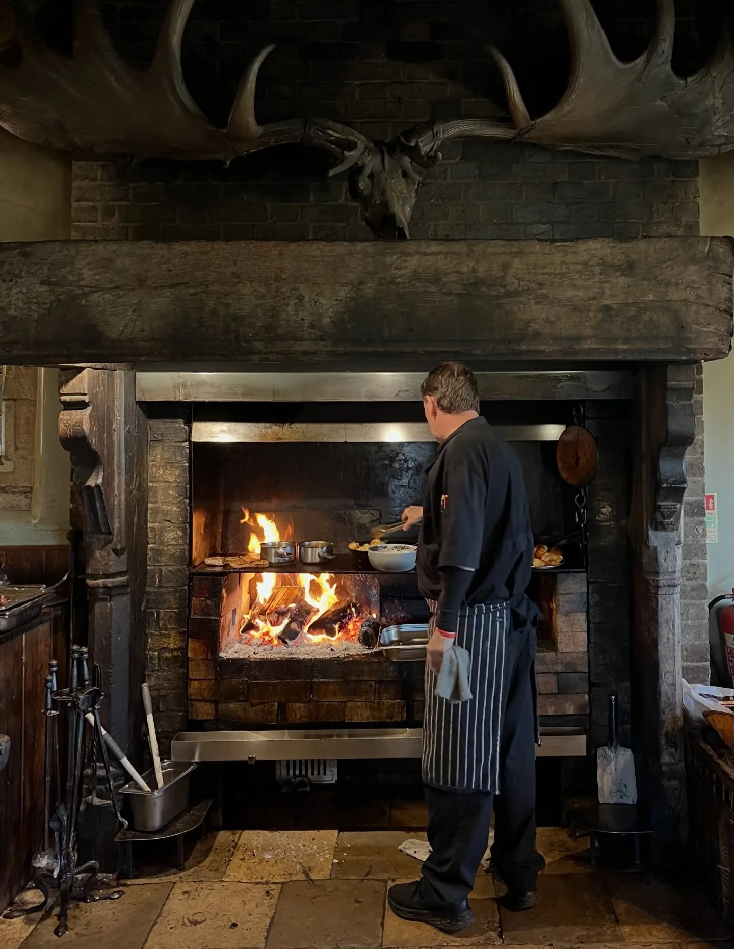 Wonderful  Valentine&rsquo;s lunch with @guntonarms!  Where else can you eat fantastic food cooked over an open fire in a proper pub surrounded by proper art, hang out with deer and watch a helicopter take off?