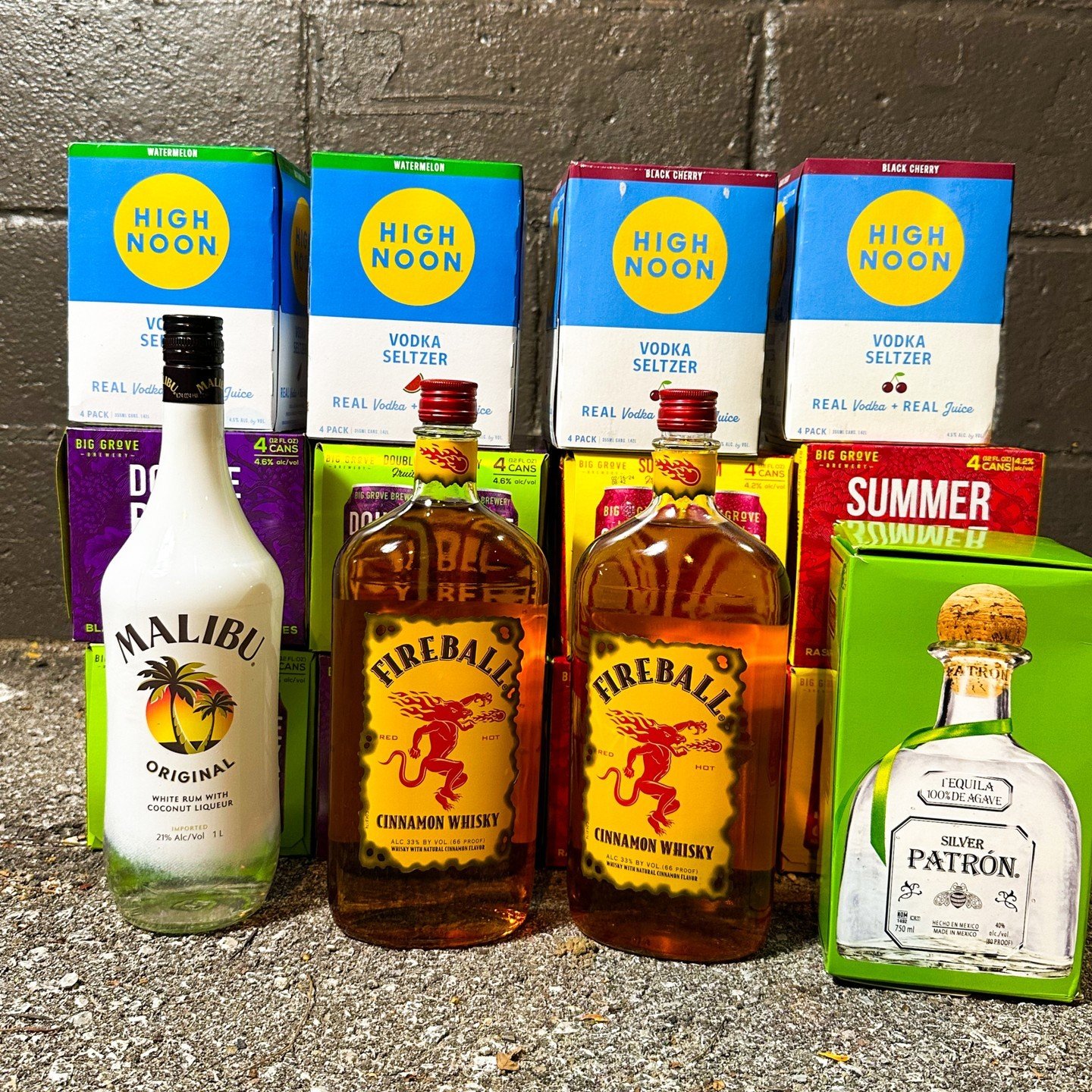 🍹🎟️ Purchase a ticket to Teehee's On Tour tonight at @moberggallery and you are automatically entered into our raffle for some delectable free drink packages! More prizes and more laughs for you this Saturday!

Get 🎟️🎟️🎟️ now at www.teeheescomed