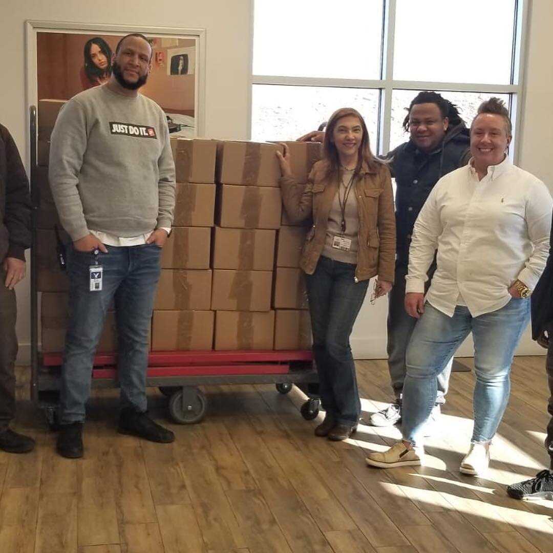 HIP received food donation from American Eagle. Thanks to Tina Rosencrance (Distribution Supervisor) and Marcos Alvarez (Production Supervisor) for this Food Drive. Rossanna Gabriel (HIP Staff) and HIP volunteers went to American Eagle and helped loa