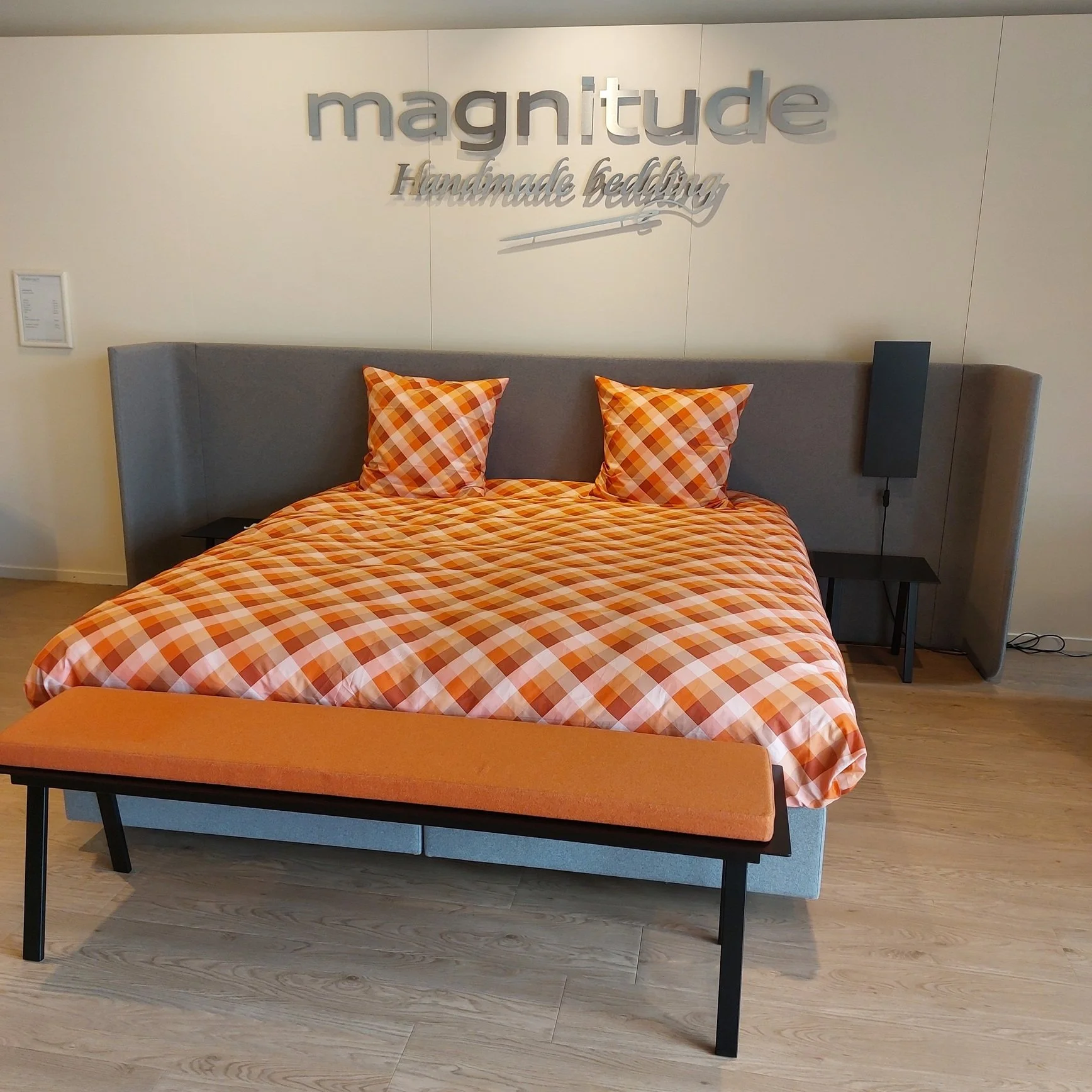 Magnitude boxspringbed Area by Alain Gillis, toonzaalmodel aan verlaagde prijs