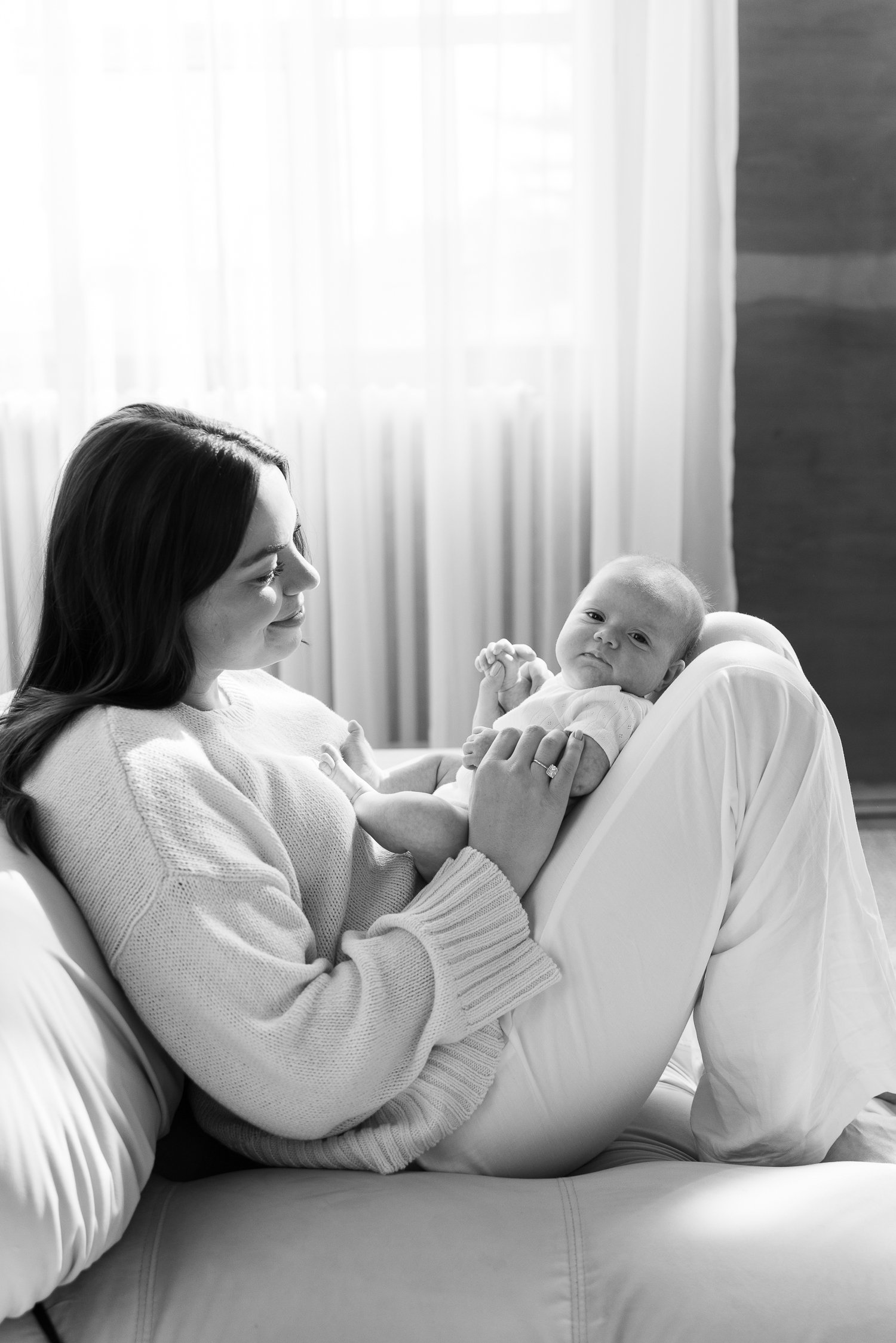 mother and baby newborn photoshoot natrual candid ashley klassen photography