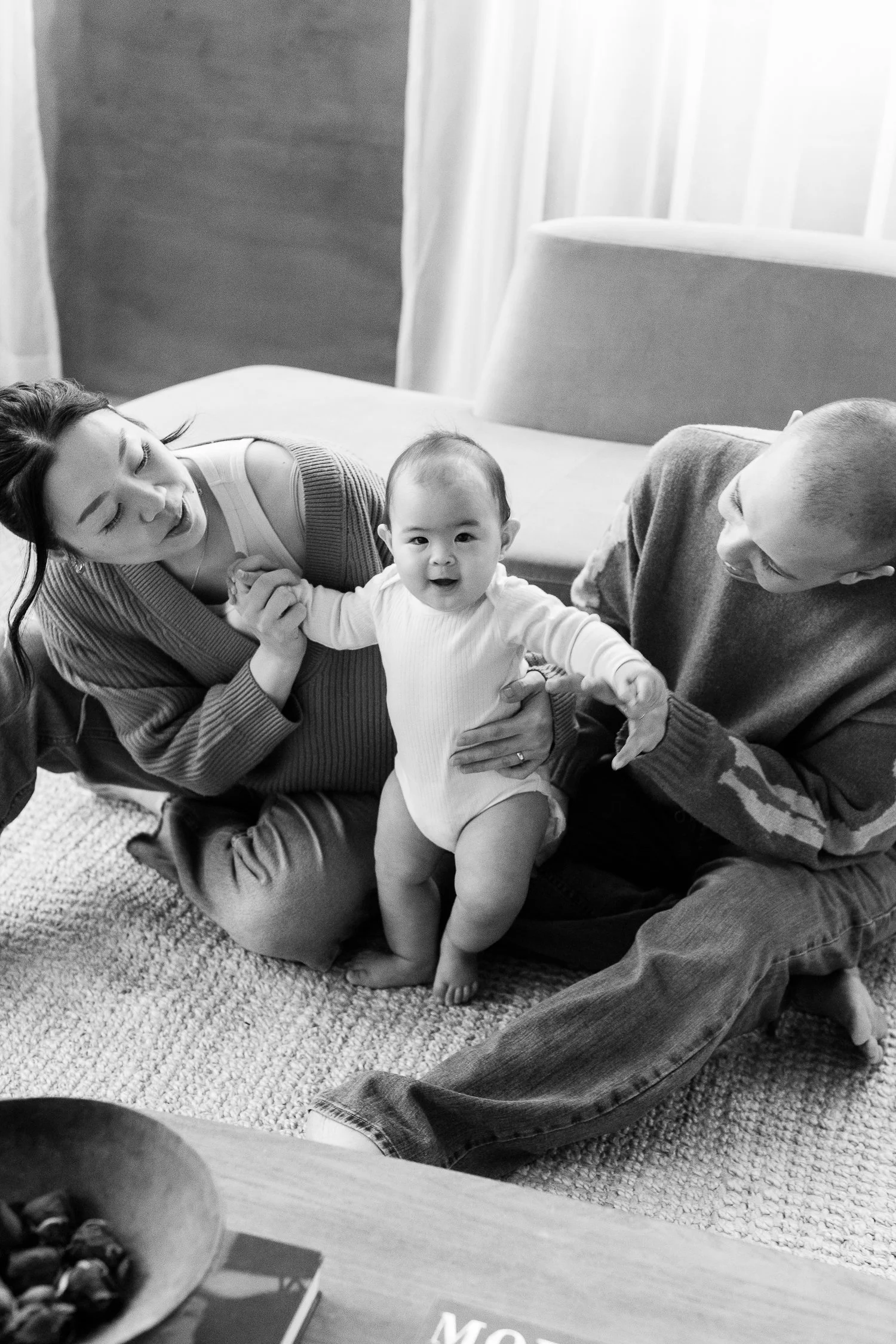 family photoshoot in cozy home