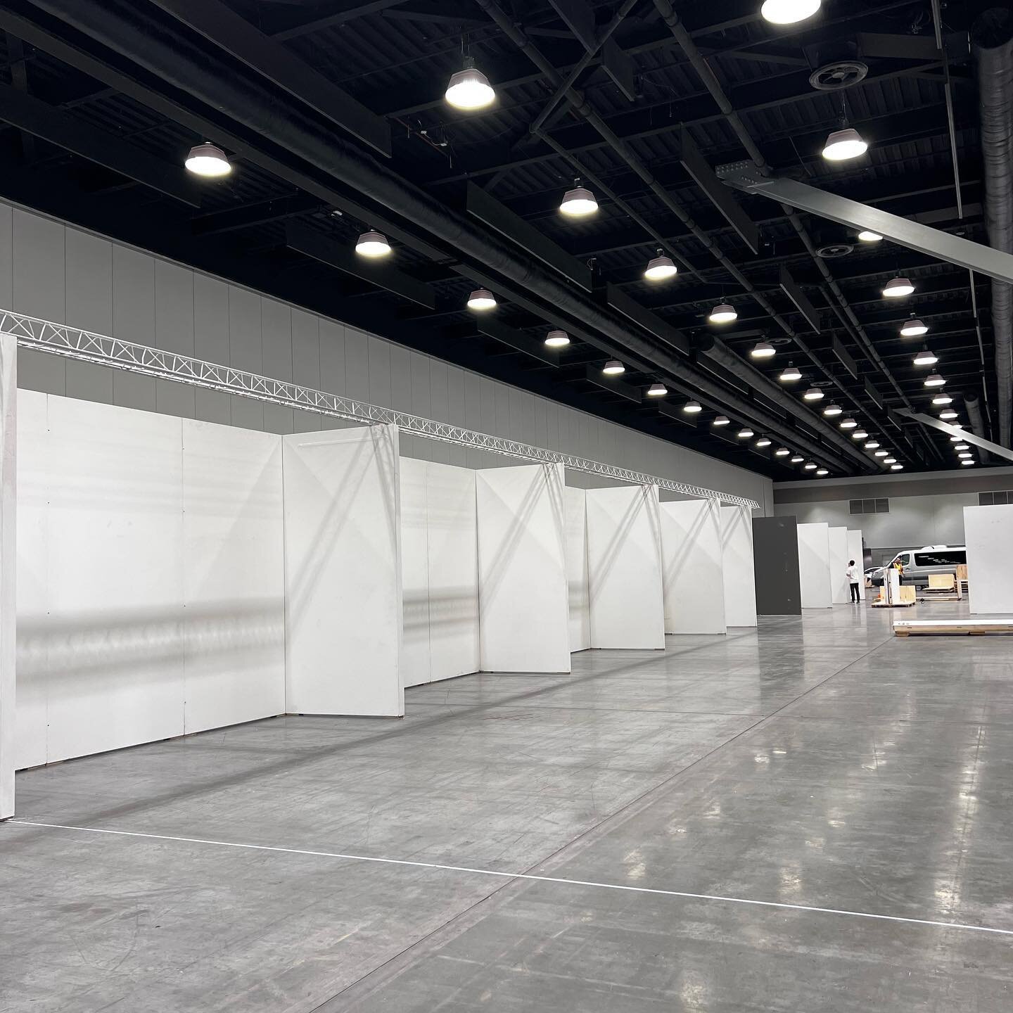 This is what an International Art Fair looks like before it&rsquo;s filled with world class art&hellip; stay tuned for more!  @yukonprize @artvancouver 

#artiseverywhere #yukonprize #artvancouver #internationalartfair #artexhibition #pointsnorthcrea